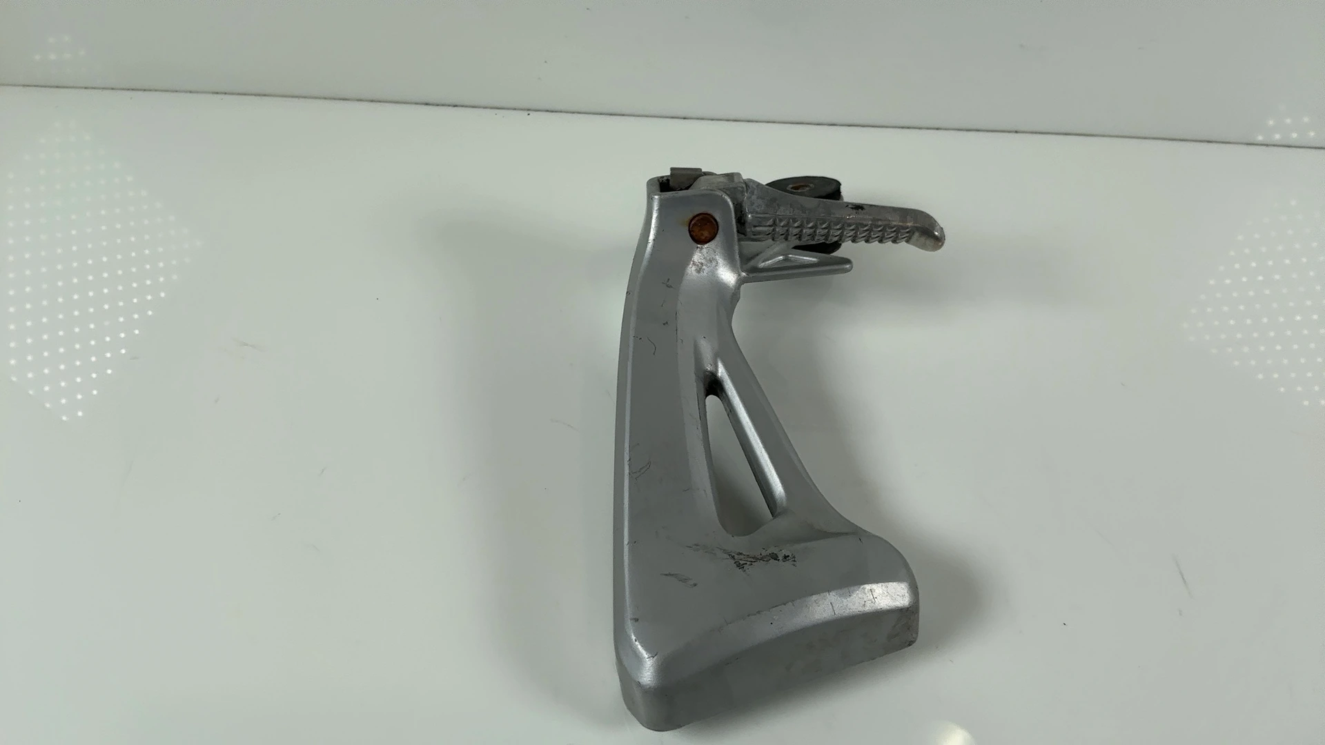 Suzuki SV650 650cc Rear Right Passenger Foot Rest Bracket 1999-2002 43600-19F00 - Image 3