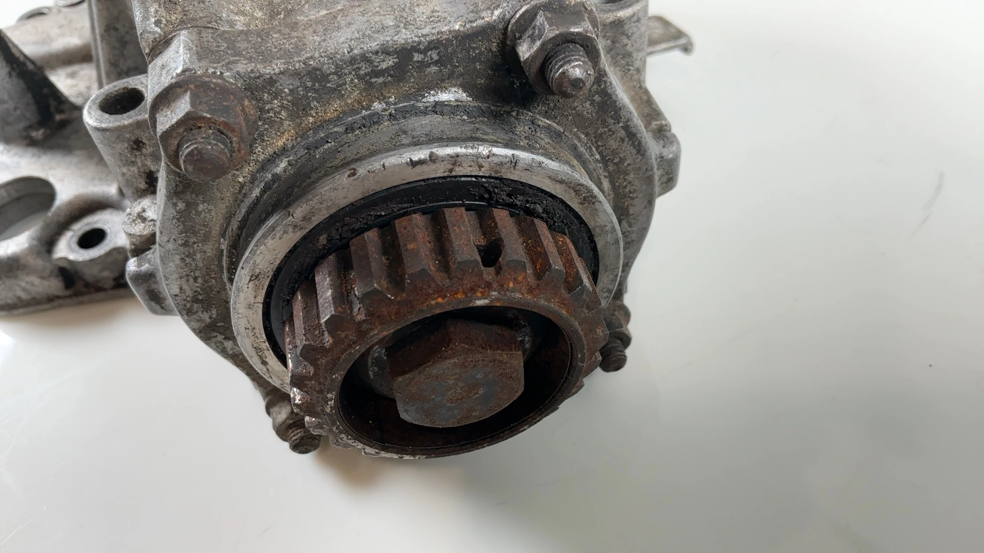 Kawasaki GT750 Z750P 750cc Middle Bevel Drive Gear Case 1982-1990 OEM 13101-1153 - Image 4