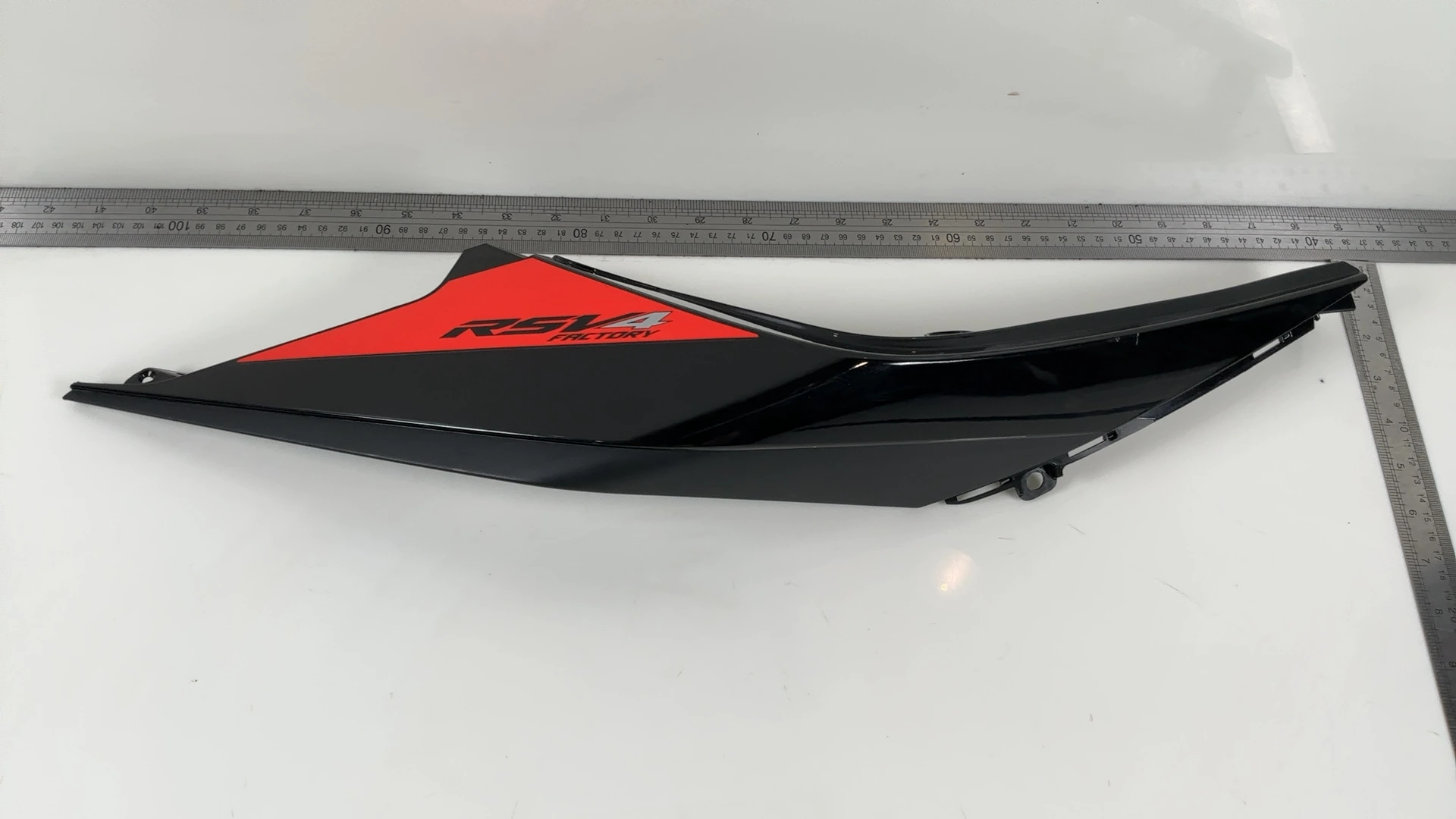 Aprilia RSV4 Factory 1100 Right Tail Side Fairing 2021-2026 OEM 2B006976 - Image 3