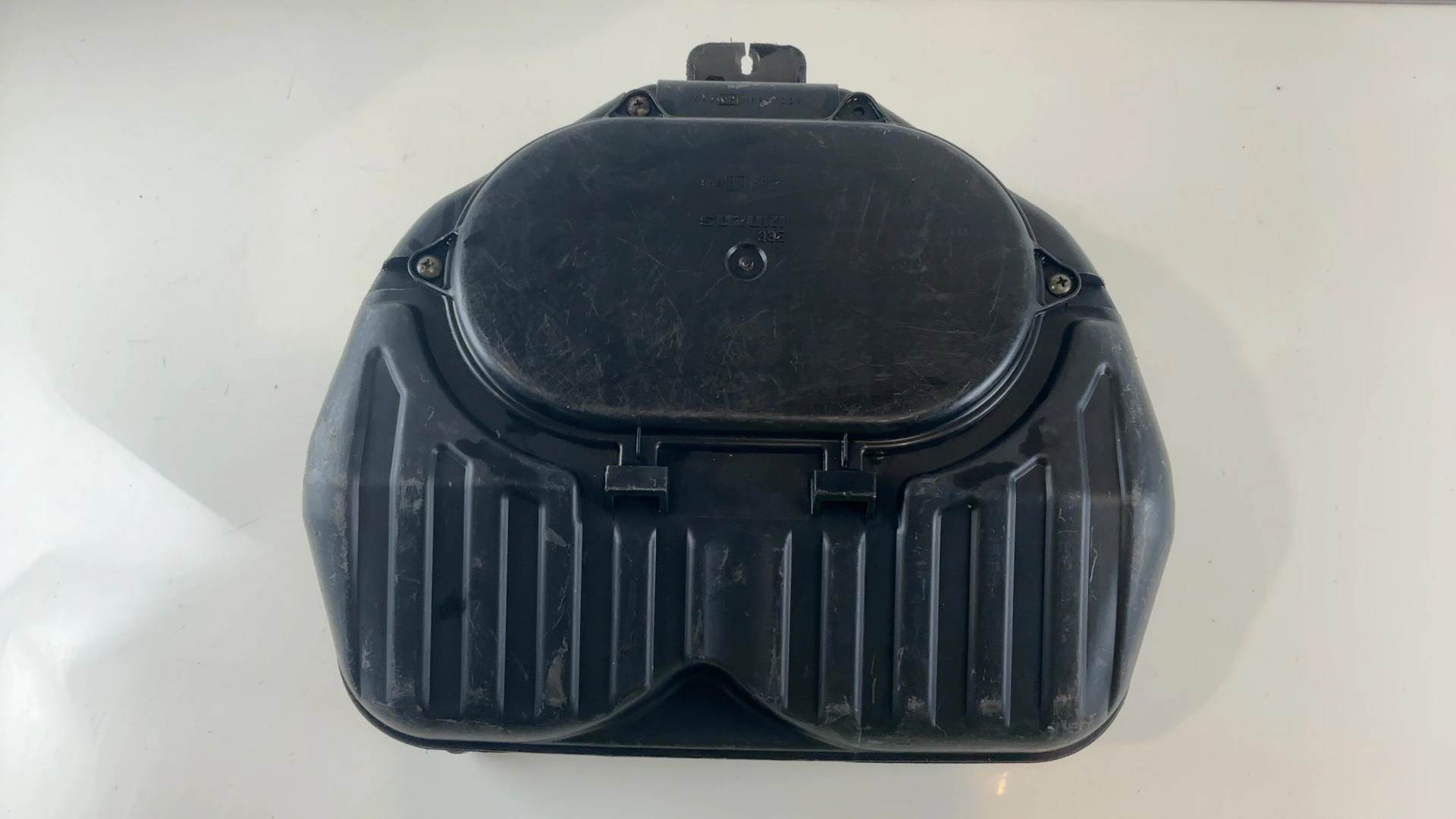 Suzuki GSXR 750 GR7DB 750cc Air Filter Box 1996 1997 OEM 13700-33E00