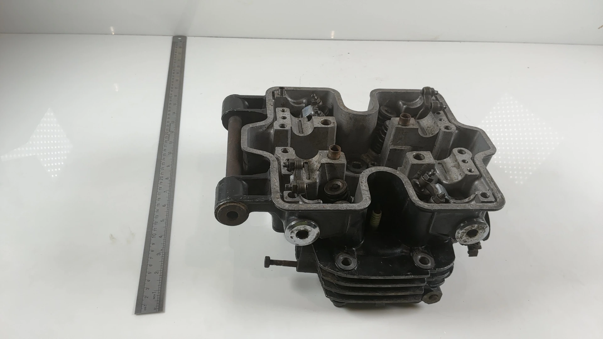 Honda V45 Magna VF750C 750cc Front Cylinder Head 1983-1985 OEM 12210-MB0-305 - Image 4
