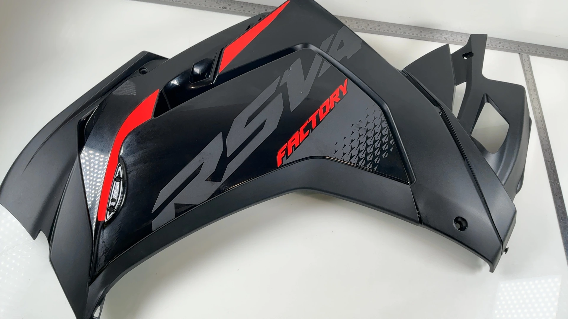 Aprilia RSV4 1100 Front Left Side Lower Mid Fairing Cowl 2021-2025 OEM 2B012901 - Image 3