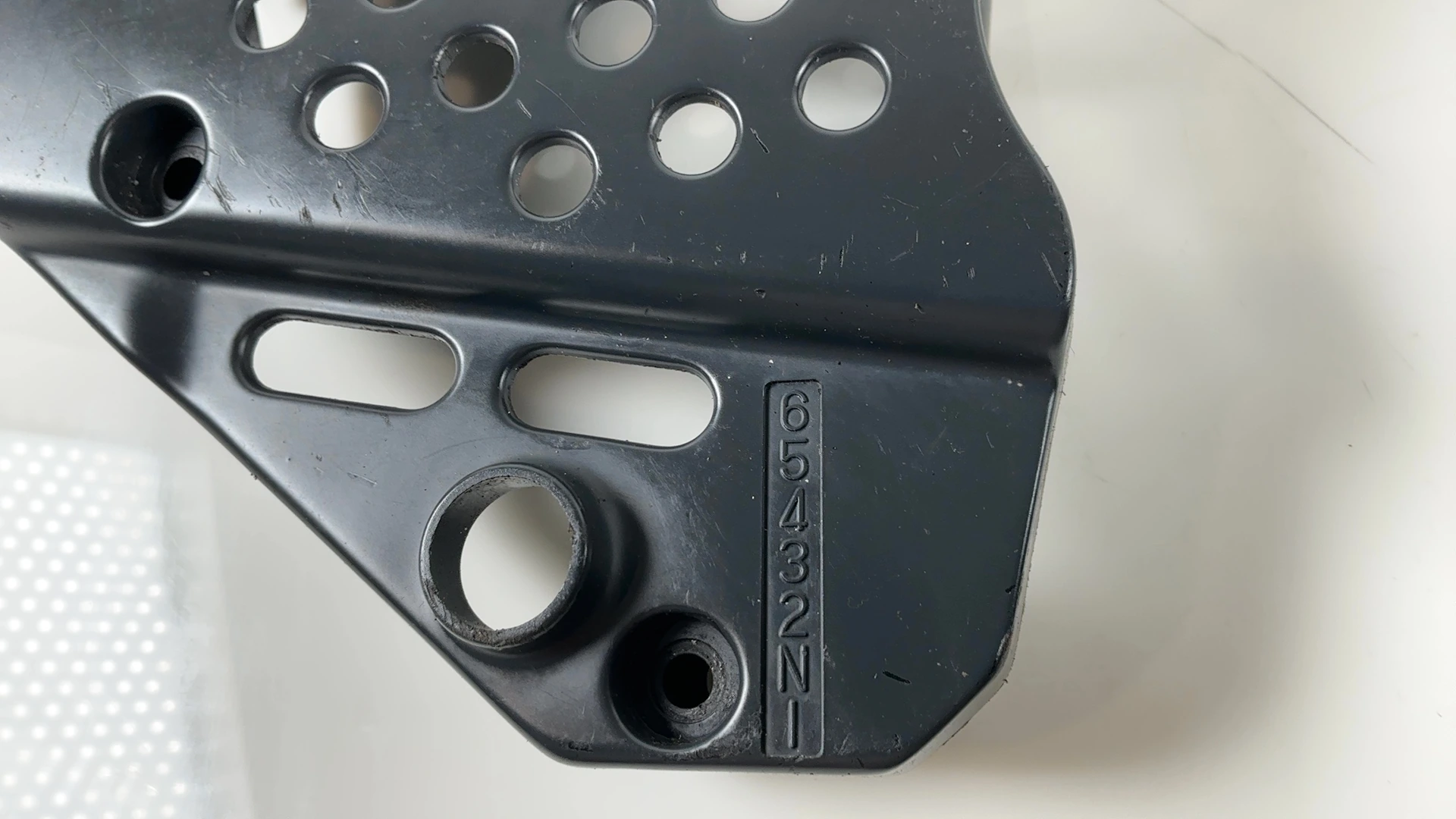 Suzuki GSX-R750 GSXR750 750cc Front Sprocket Cover 1992-1995 OEM 11361-17E10 - Image 5