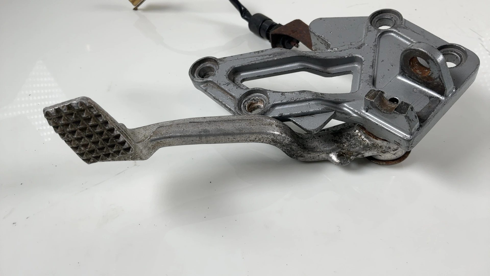 Kawasaki GPX750R ZX750F Front Right Footrest Bracket 1986-1990 OEM 35011-1315 - Image 6