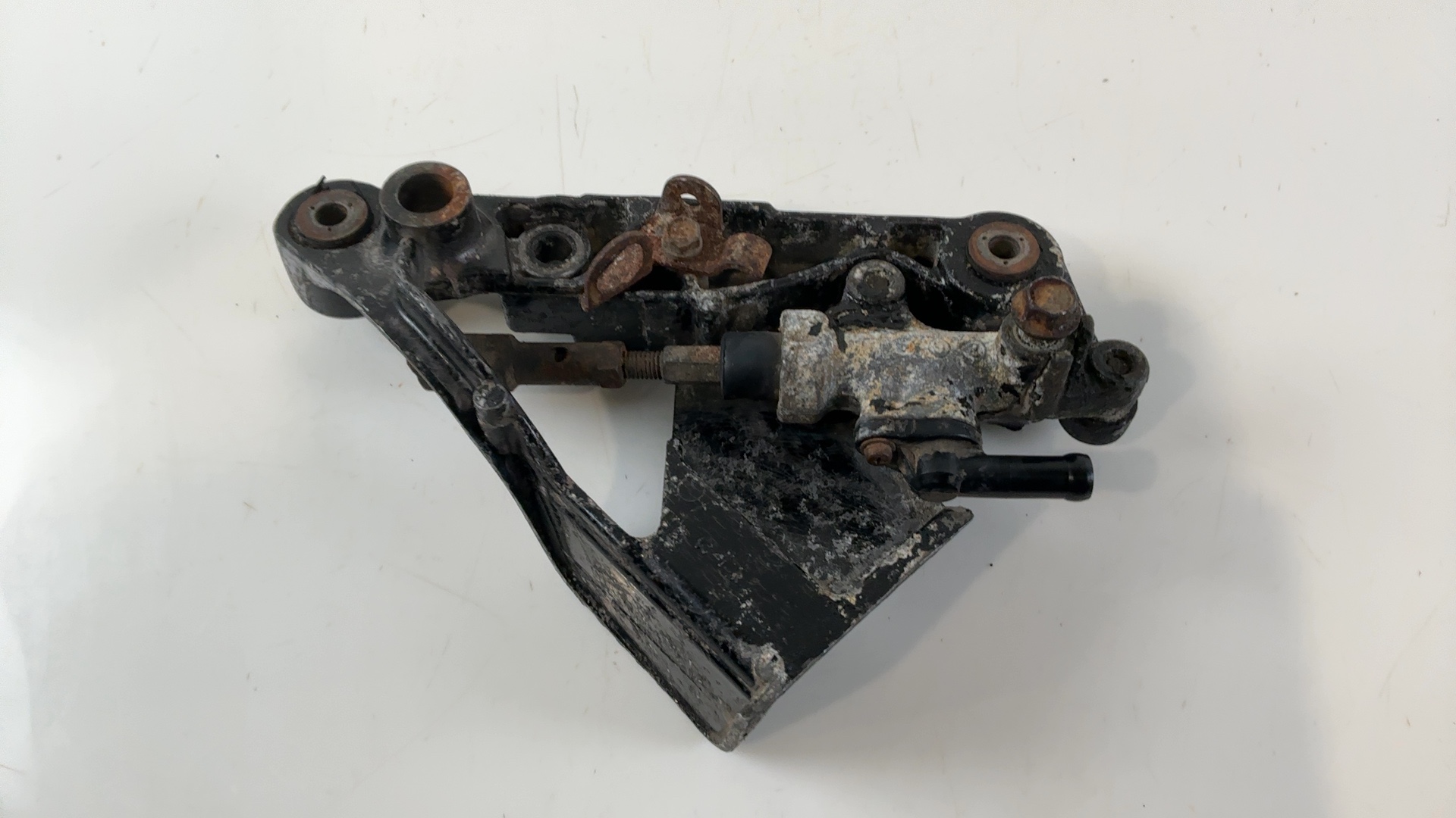 Yamaha FZ750 FZ 750 Front Right Footrest Bracket 1985 1986 OEM 1AE-27420-00-00 - Image 3