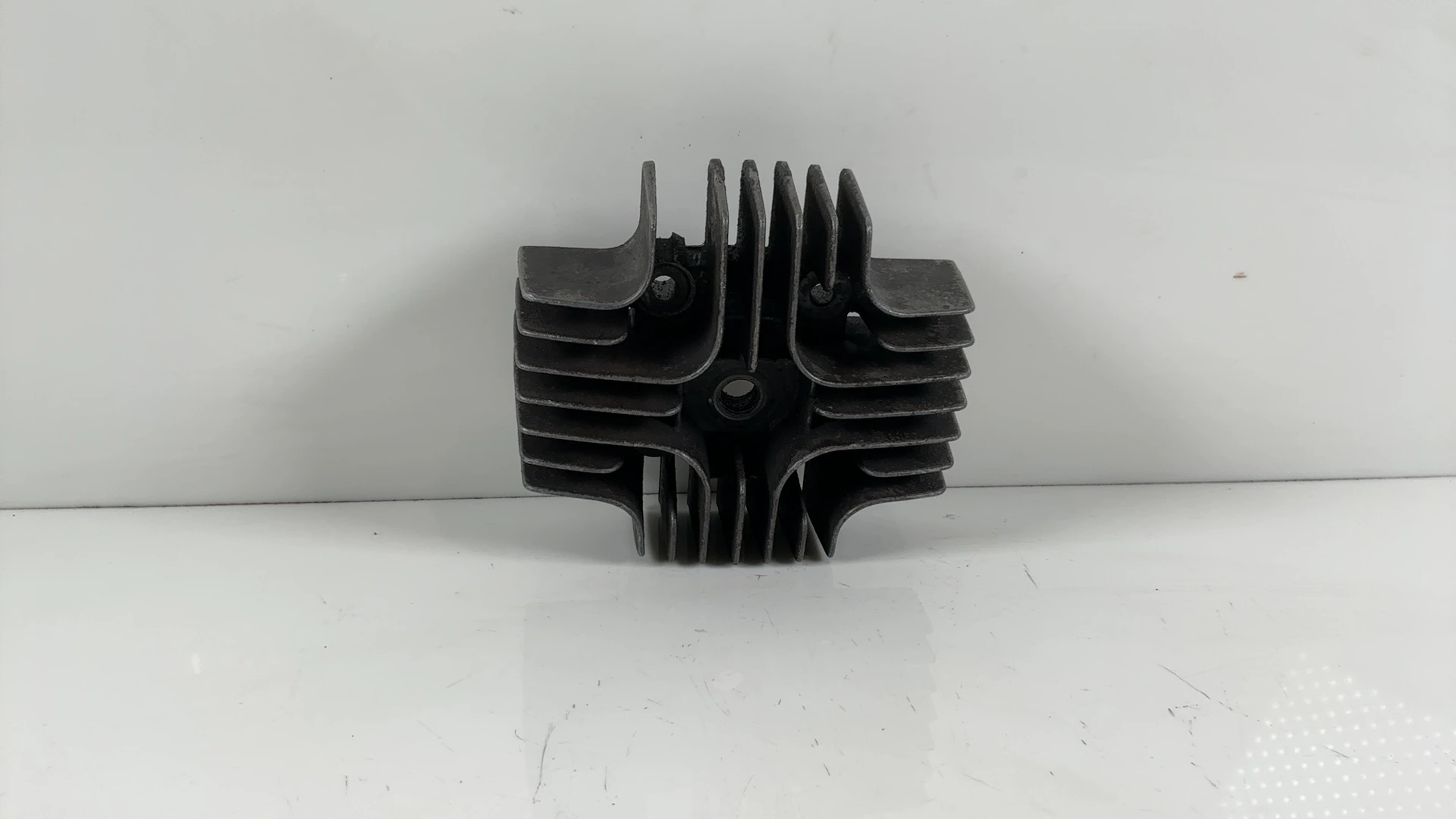 Suzuki A100 100CC Cylinder Head 1966-1976 OEM 11111-12402 - Image 1
