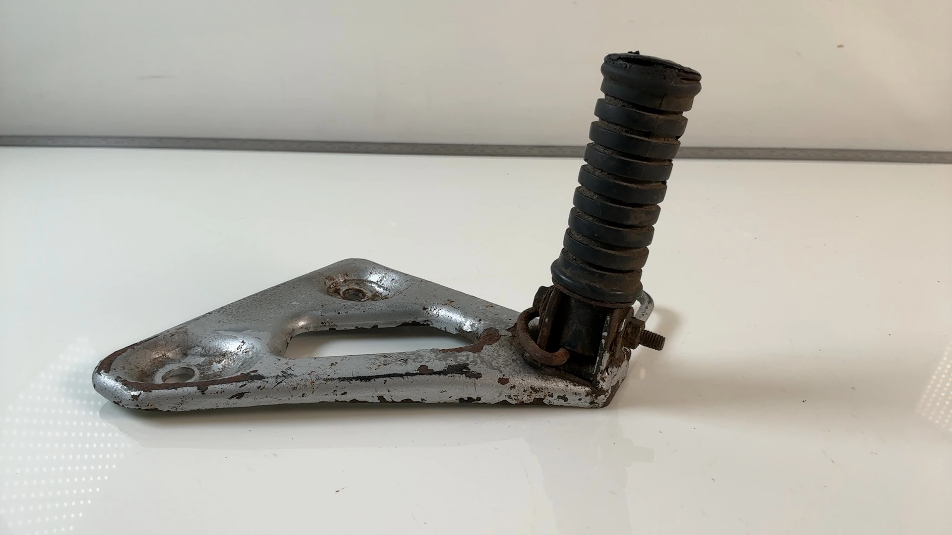 Honda Transalp XL600V Left Passenger Footrest Bracket 87-96 OEM 50810-MM9-000ZA - Image 4