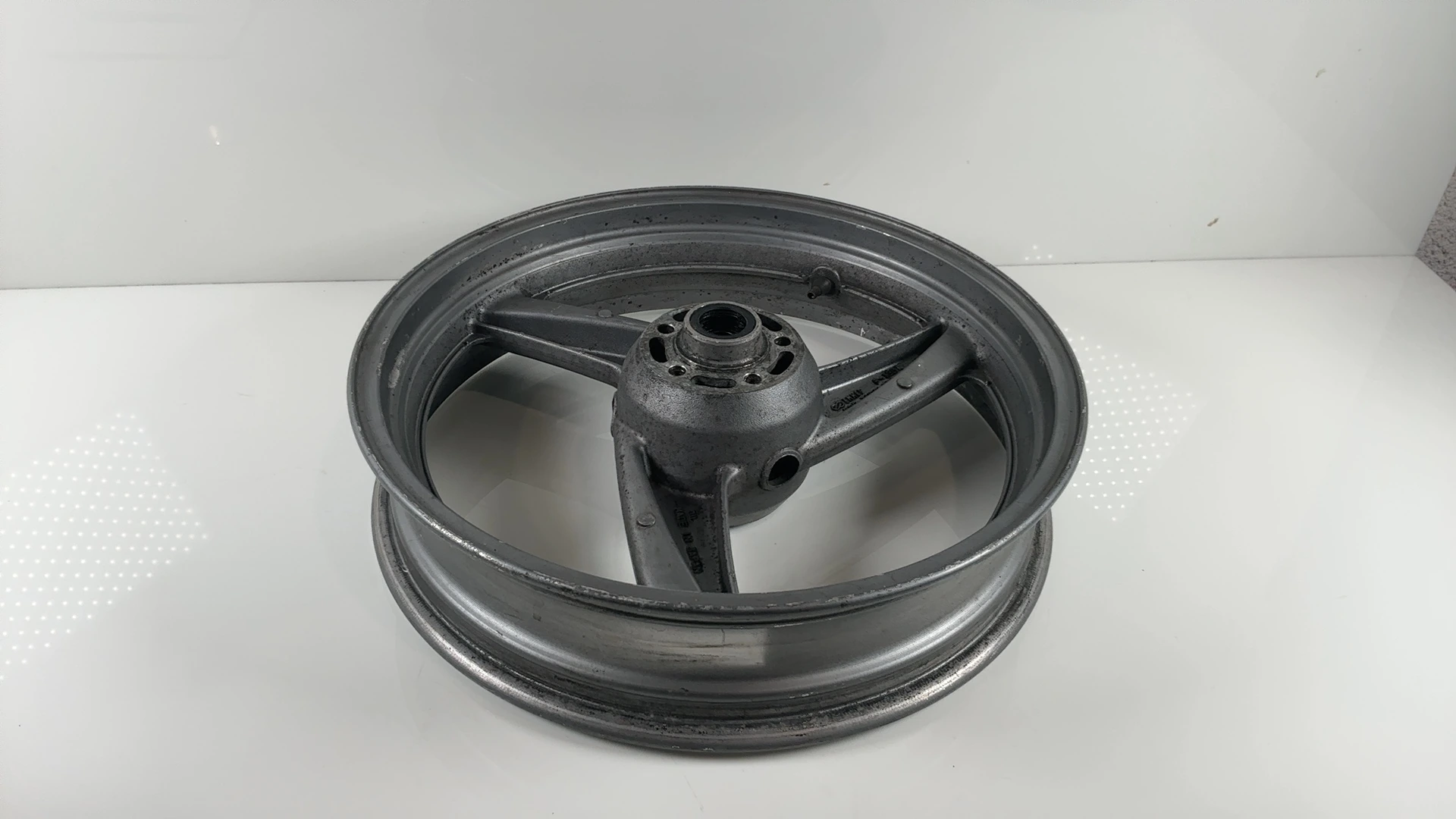 Kawasaki ZZR600 ZX6E ZX600E Front Wheel Rim 1993-2005 OEM 41073-1518-GE - Image 1