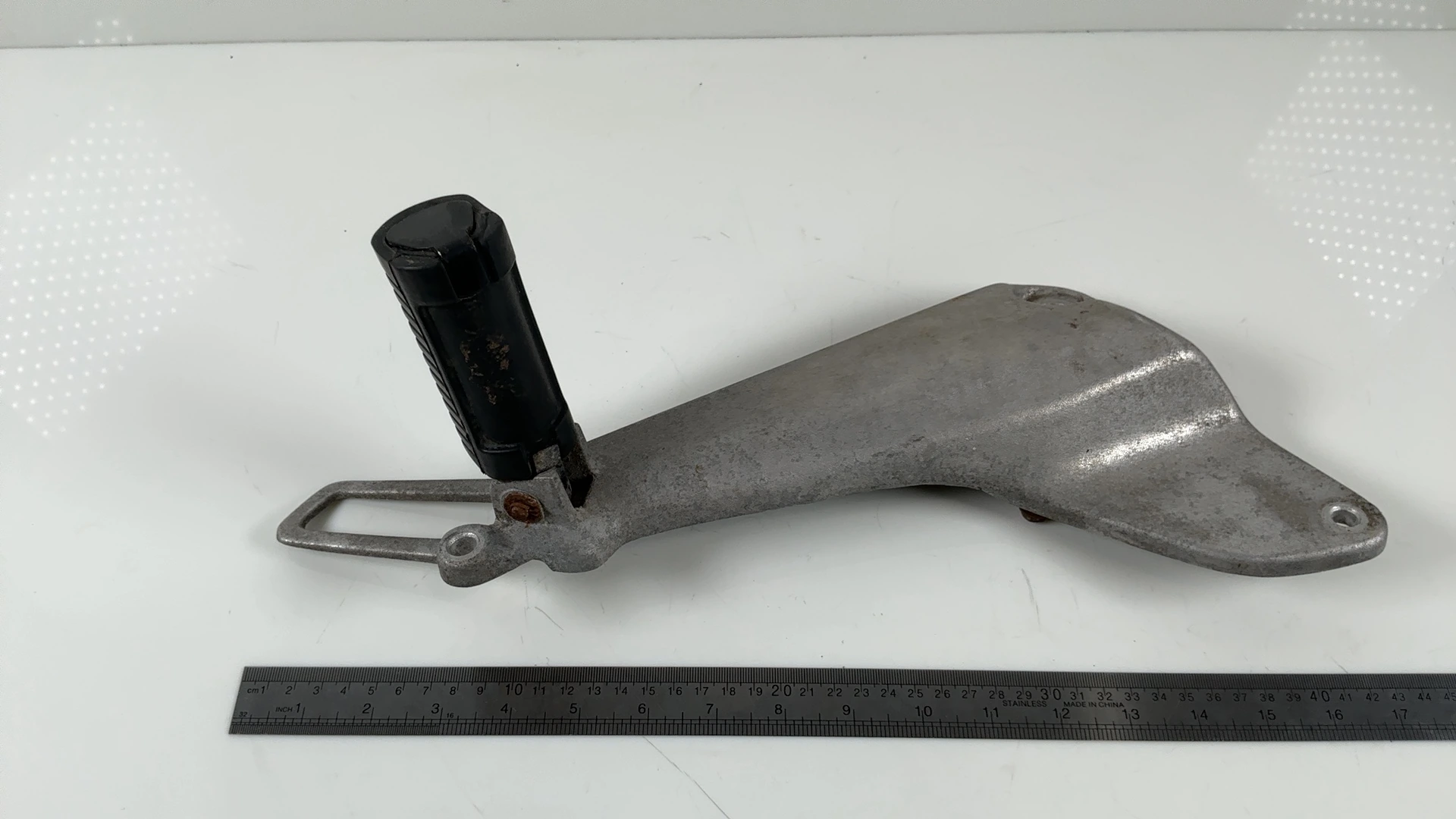 Honda CG125 CG125ES4 Pillion Foot Peg Bracket Rear Right 2003-2004 50715-KGA-940