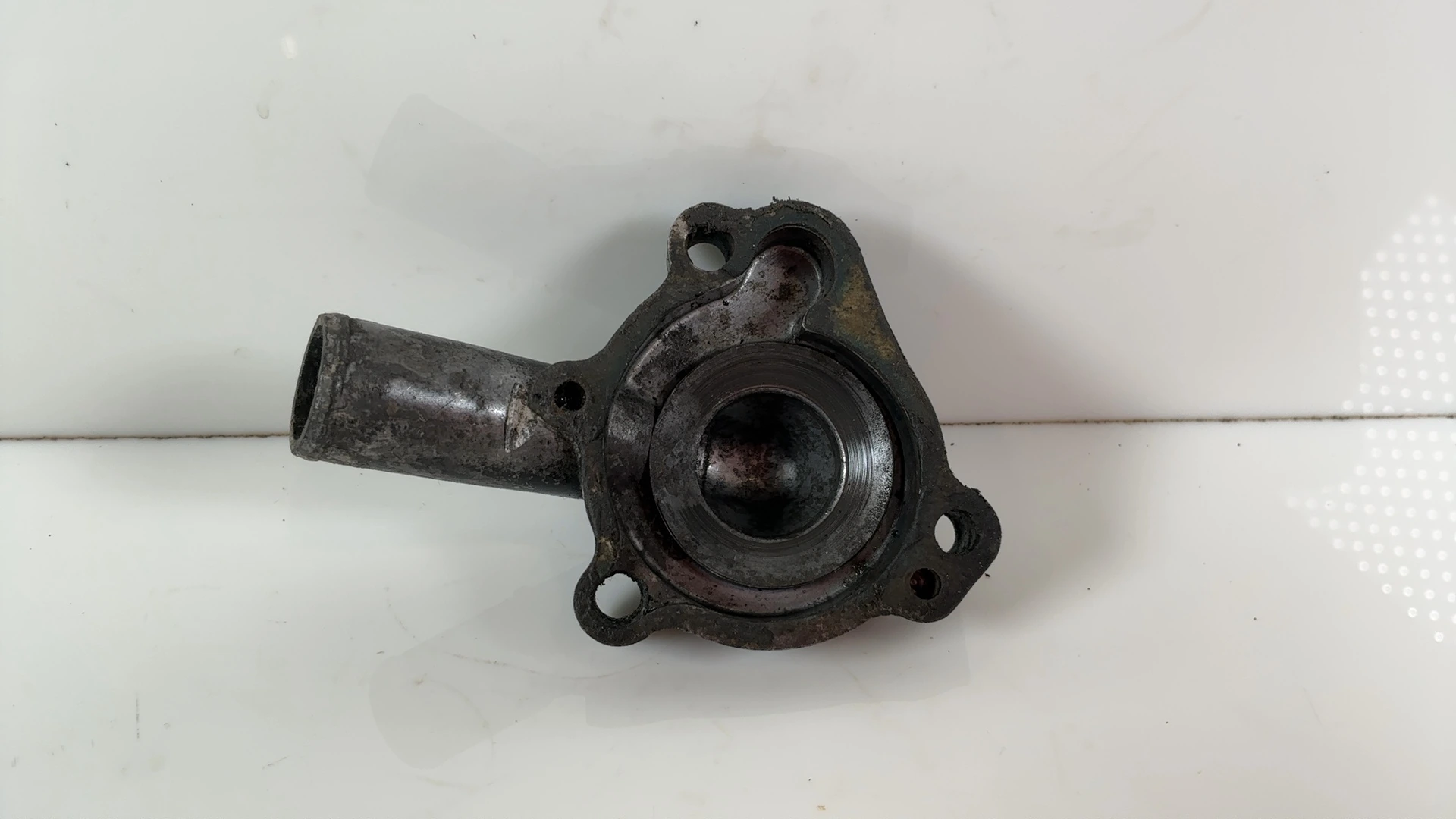 Yamaha DT80 LC 5R2 80cc Water Pump Cover 1983-1984 OEM 5R2-12422-00-00 - Image 2