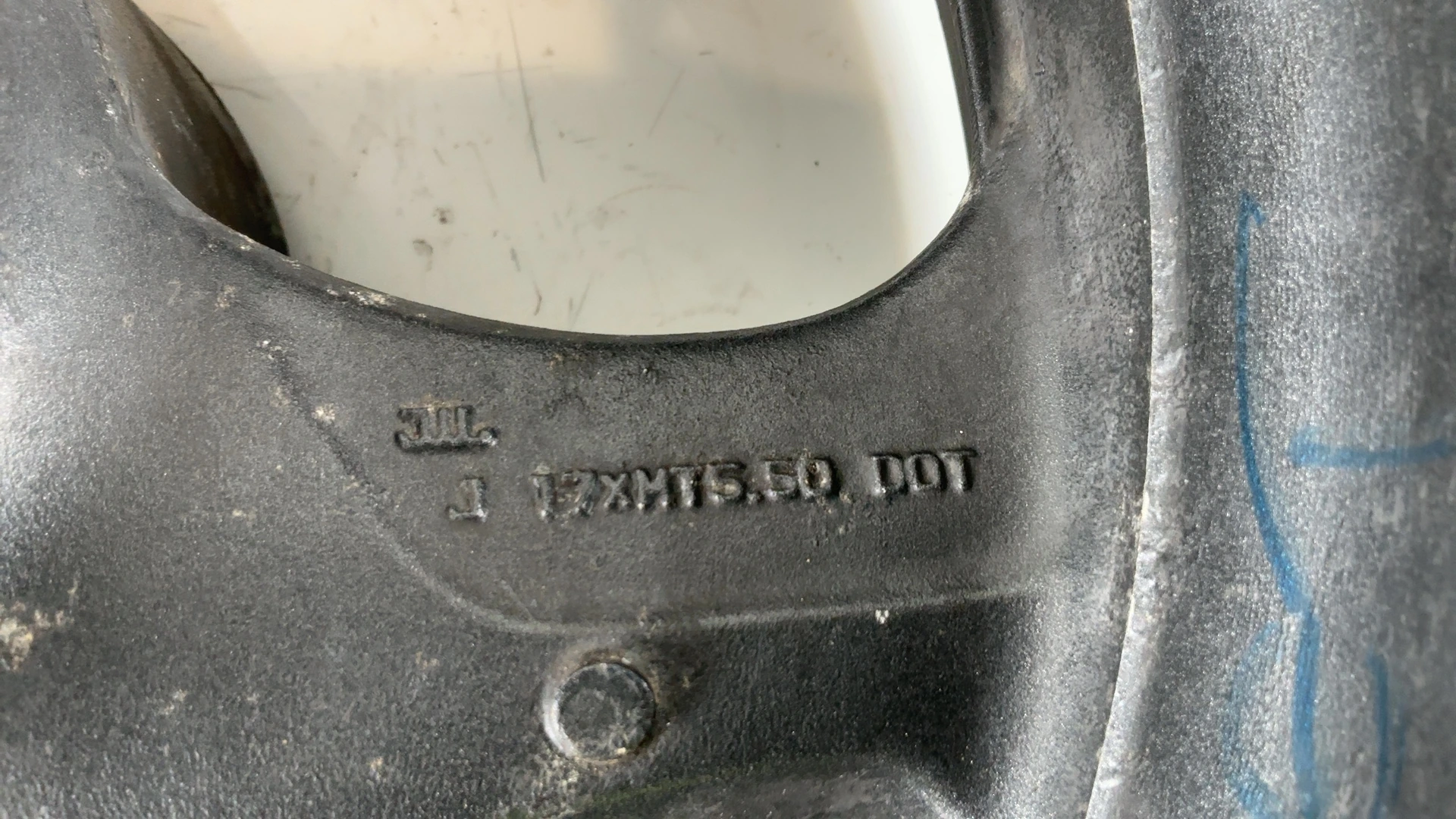Honda Hornet 600 CB600S PC34 600cc Rear Wheel Rim 1998-2002 OEM 42650-MBZ-D00ZA - Image 8