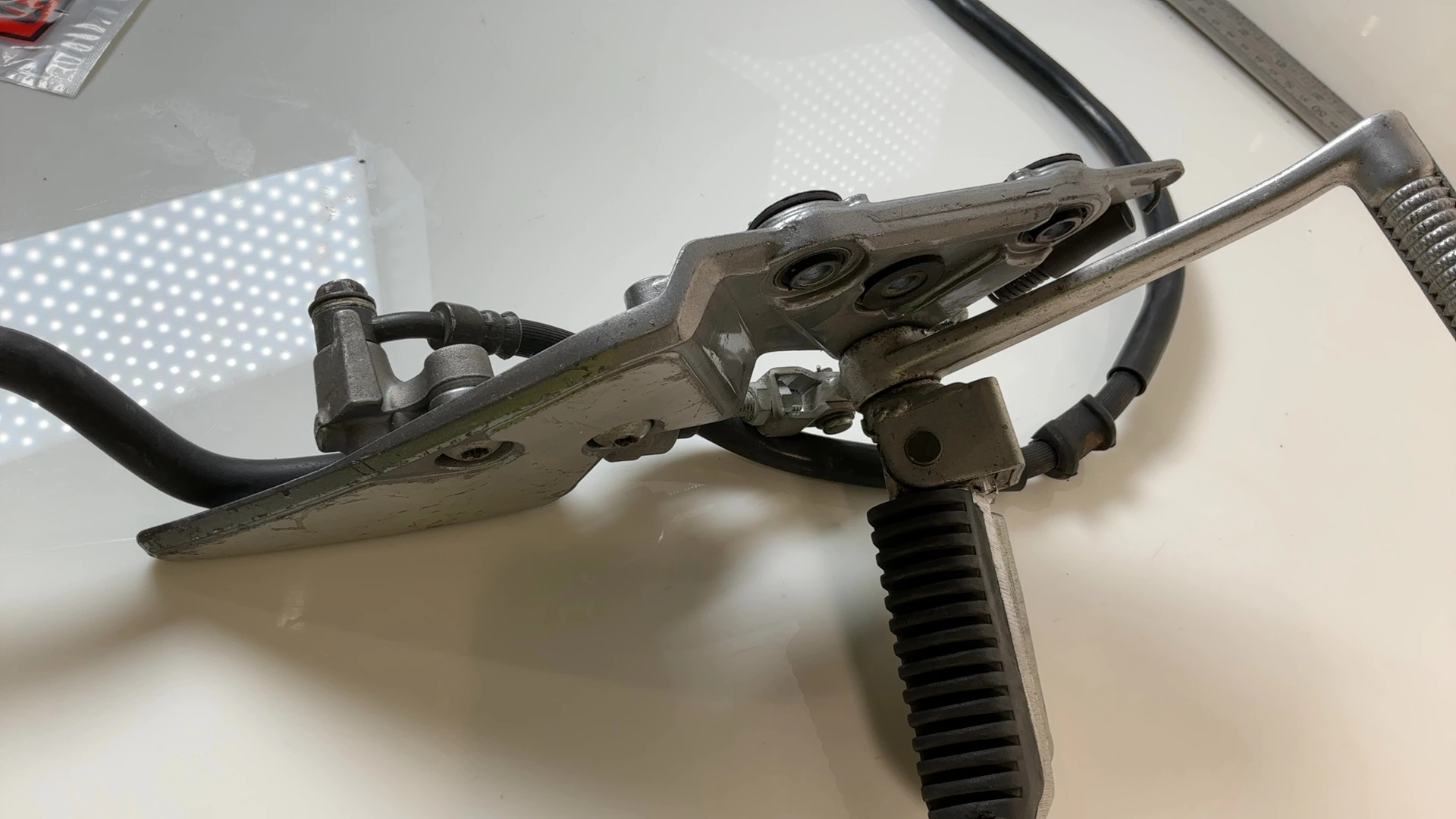 Suzuki Bandit GSF1200 1200 CC Right Rearset Brake Pedal 2001-2006 OEM 31E10-E - Image 8