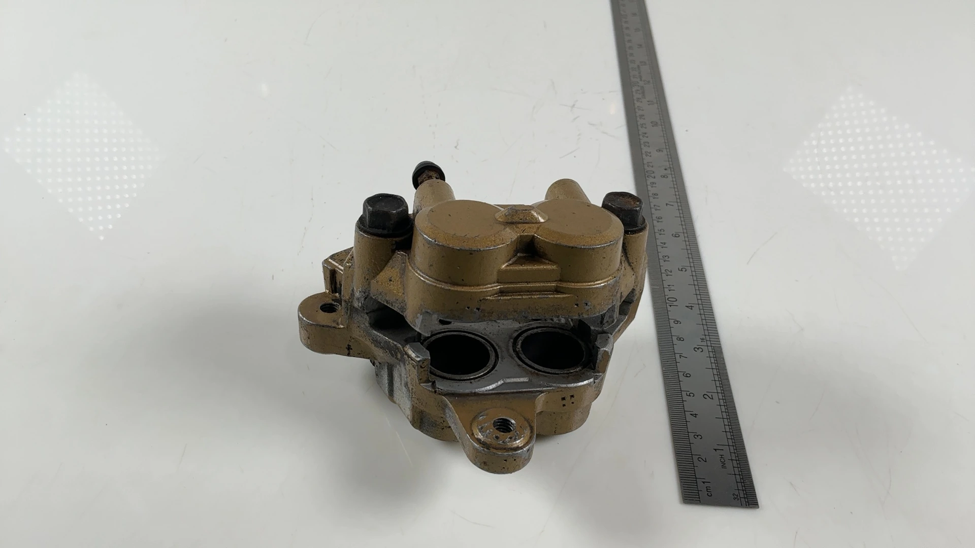Suzuki GSXR750 GR75A 750cc Right Front Brake Caliper 1985 1986 OEM 59300-27A10 - Image 3