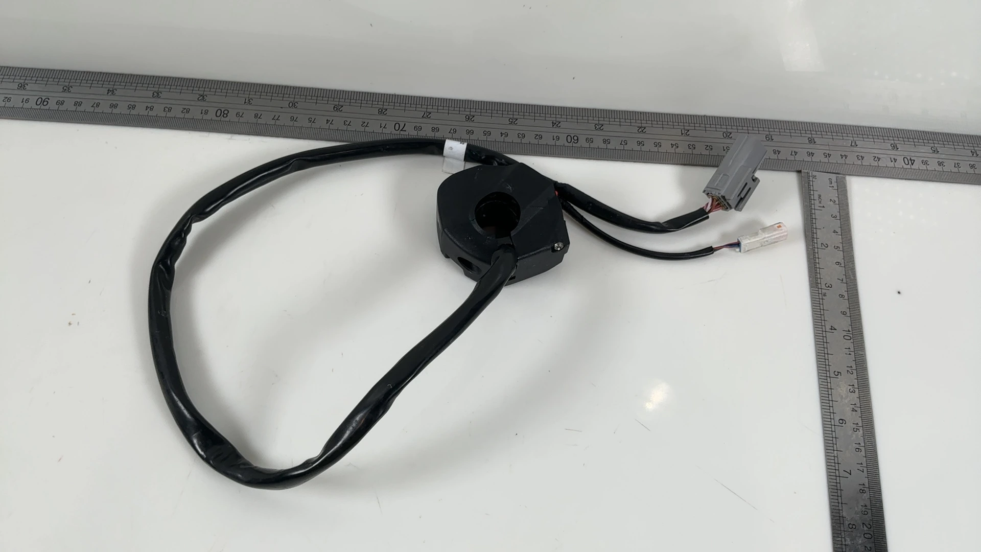 Aprilia Tuono V4 1100 Factory 1100 Right Handlebar Switch 2025-2026 OEM 2B012092 - Image 3