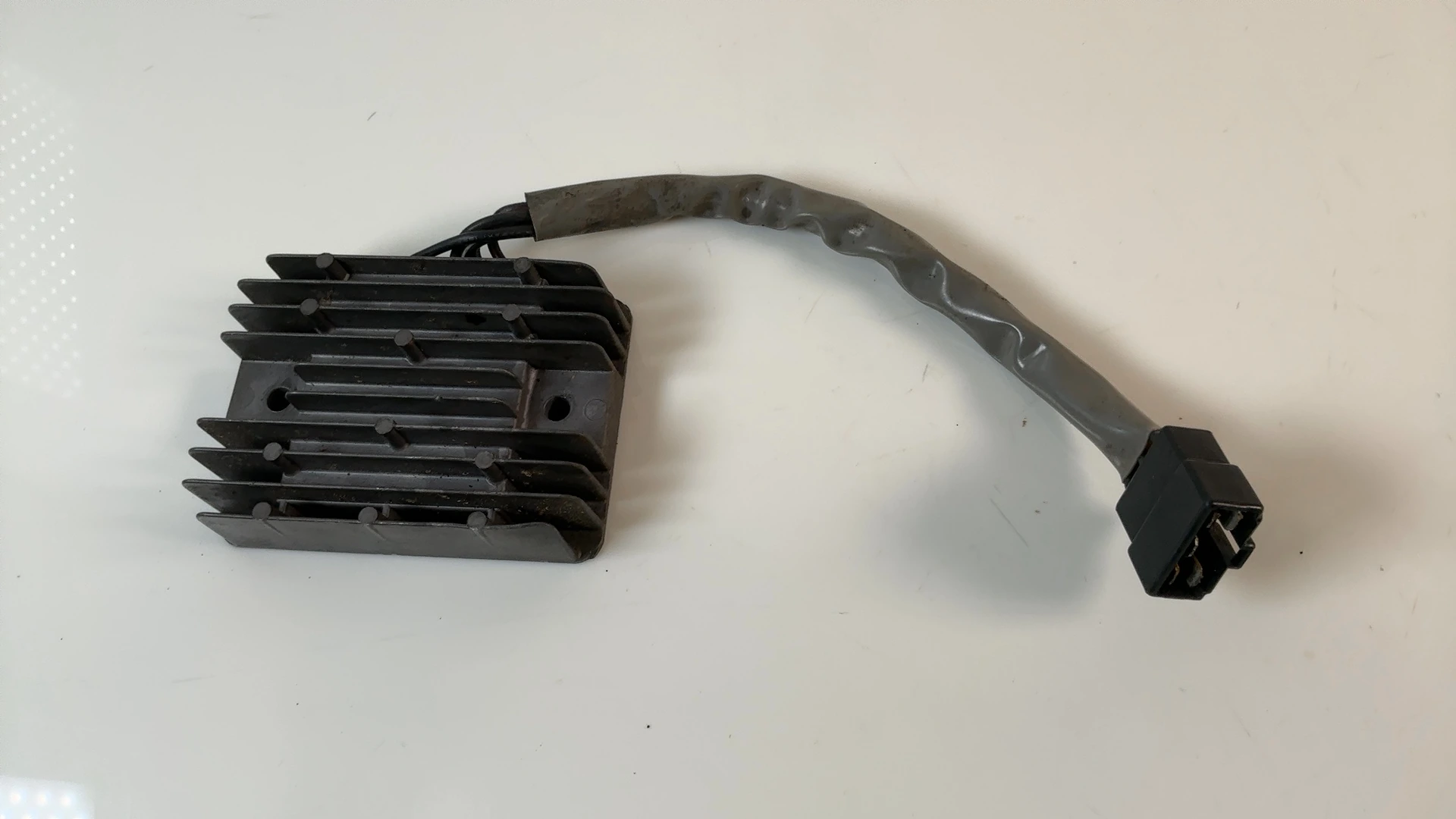 Suzuki GSXR600 GSX-R 600cc Regulator Rectifier 2001-2003 OEM 32800-33E21 RS41 38