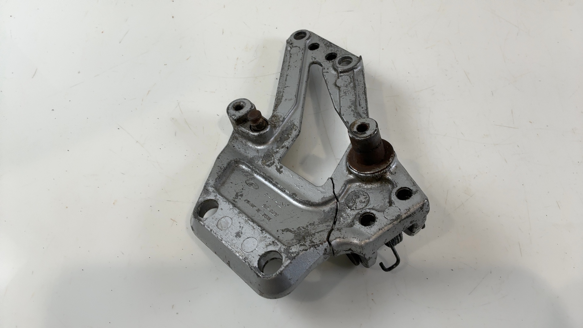 Kawasaki GPX750R ZX750F 750cc Front Right Footrest Bracket 1986-1988 35011-1315 - Image 4