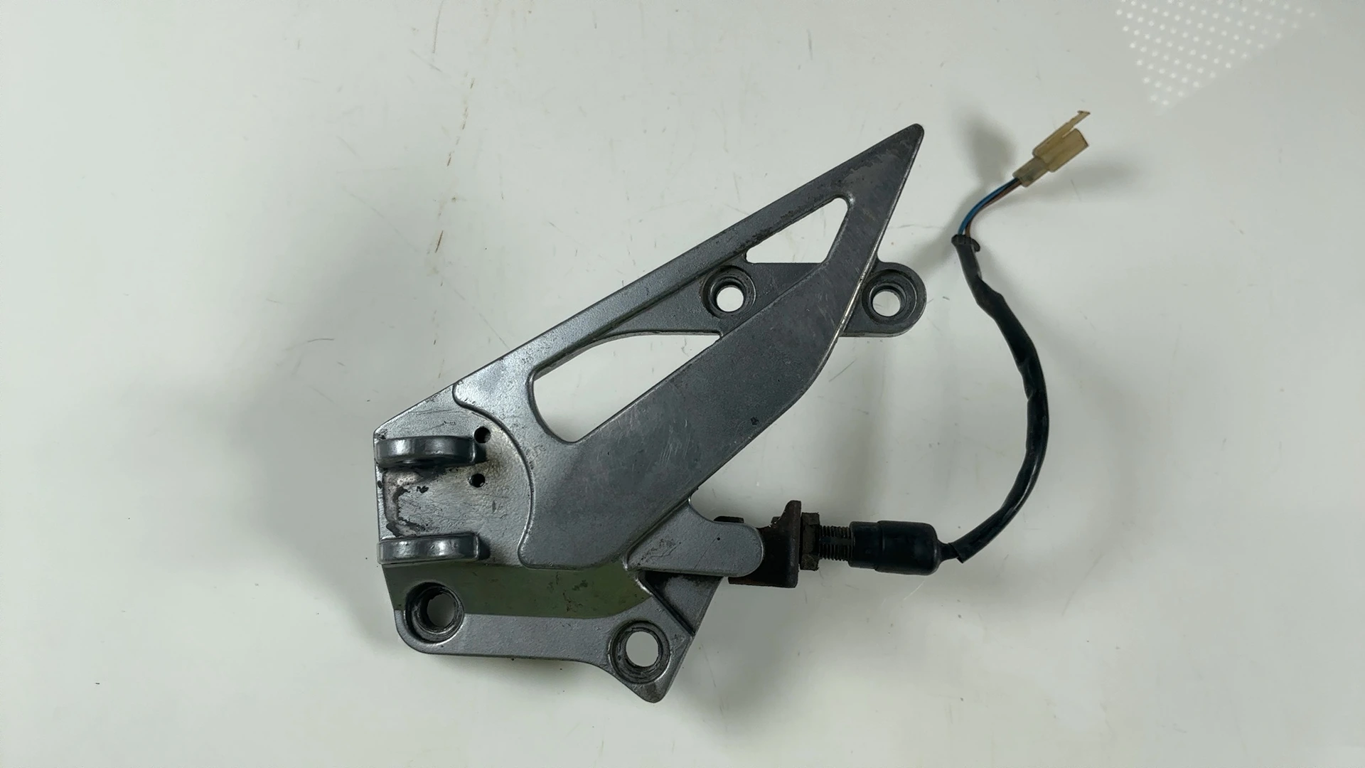 Kawasaki ZZR250 EX250H 250cc Front Right Footrest Bracket 1990-07 OEM 35063-1081 - Image 6