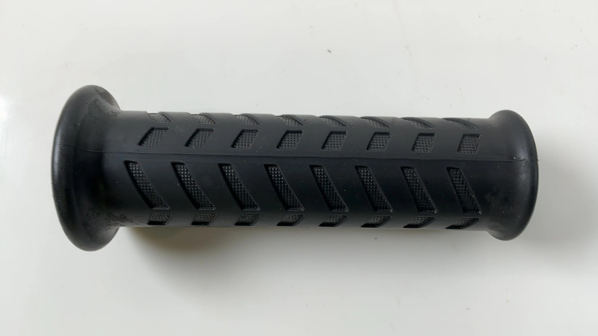 Aprilia RS 660 Tuono 660 660cc Left Hand Grip 2020-2026 OEM AP8118579 - Image 2
