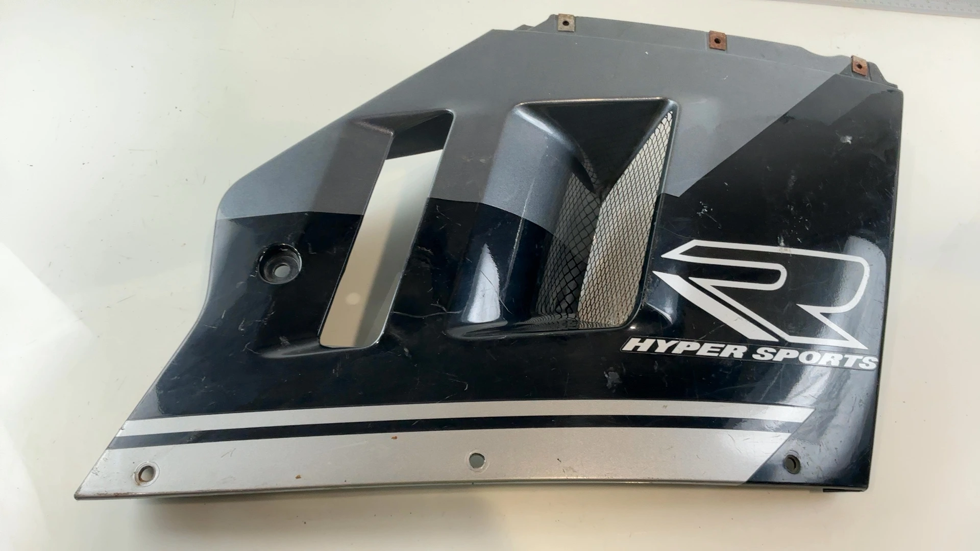 Suzuki GSXR 1100 GSX-R1100L 1127cc Right Mid Fairing 1989-1990 OEM 94430-40C41