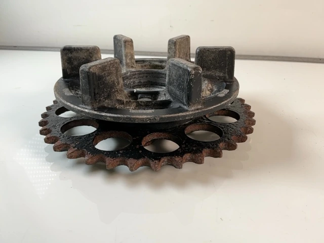 KAWASAKI GPZ750 750CC Rear Sprocket Hub Carrier 1983-1985 OEM 42033-1055 - Image 6