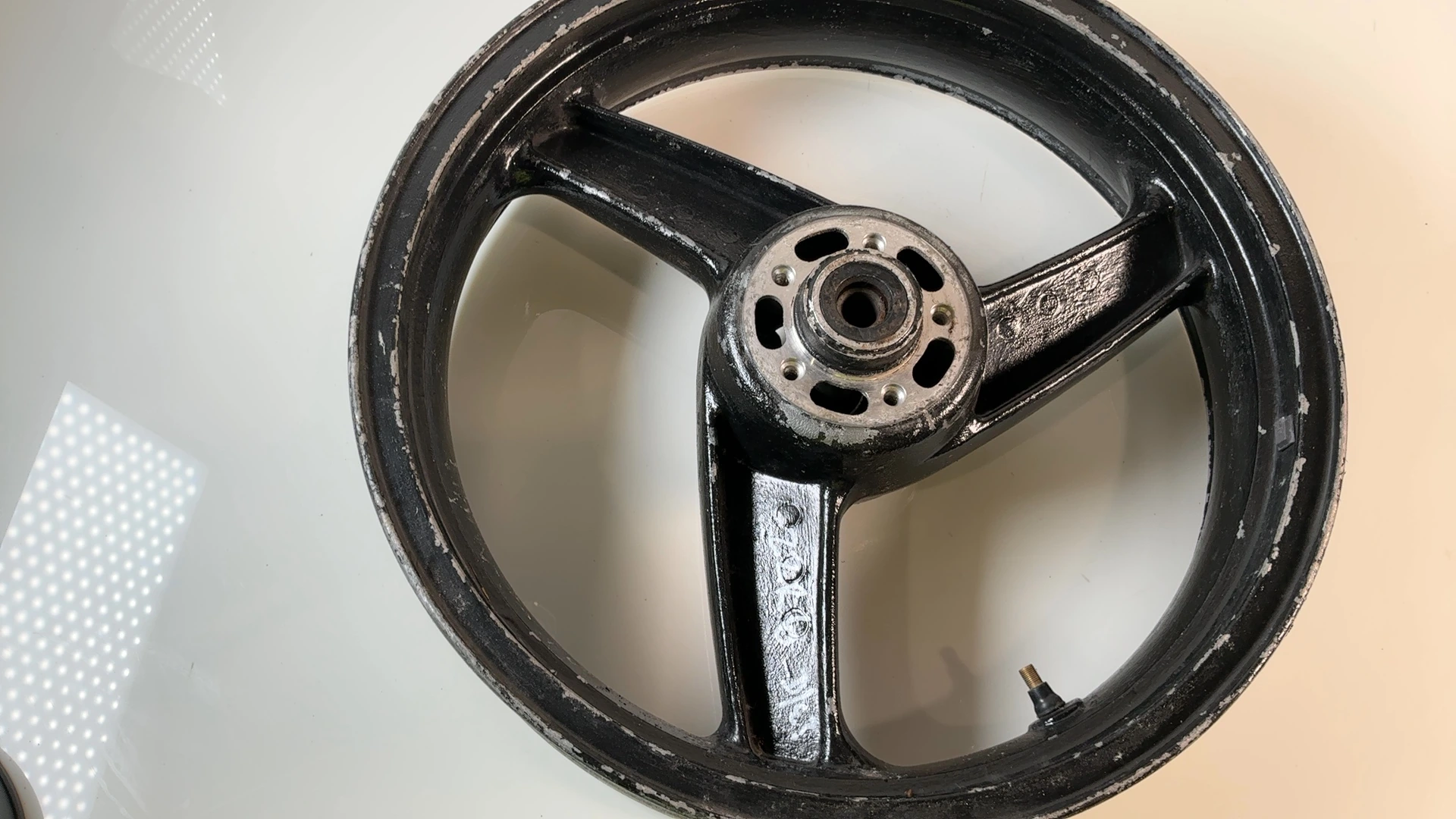 Kawasaki ZZR600 ZZR400 GPZ1100 Front Wheel Rim 17x3.50 1990-2007 OEM 41073-1467