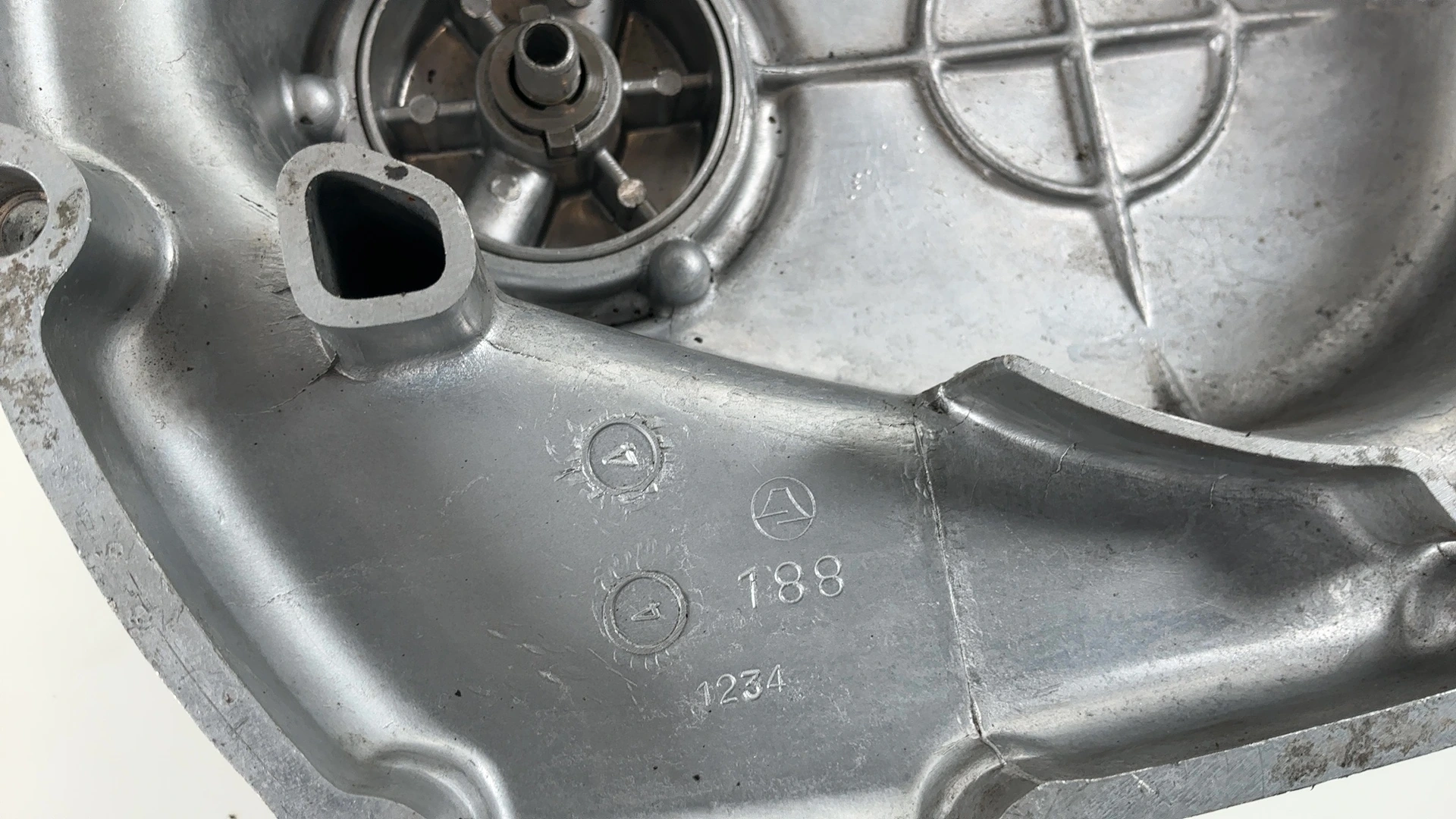 Honda CB350 CL350 350 Clutch Engine Crankcase Cover 1972-1973 OEM 11331-286-030 - Image 5