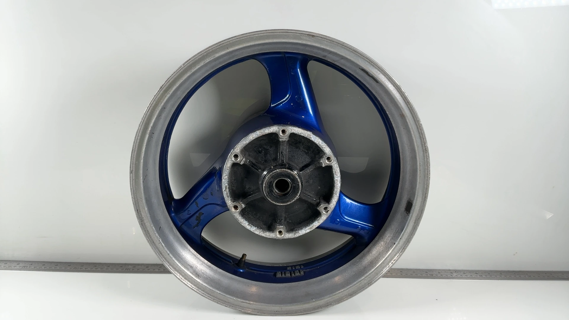 Honda CBR1100XX SC35 1100cc Rear Wheel Rim 1997-2003 OEM 42650-MAT-010 GOR SUUL - Image 2