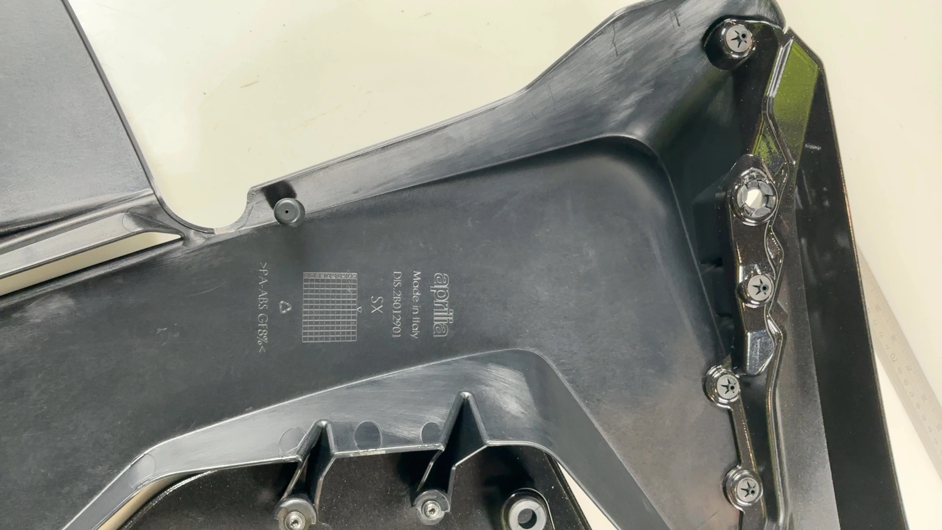 Aprilia RSV4 1100 Front Left Side Lower Mid Fairing Cowl 2021-2025 OEM 2B012901 - Image 7