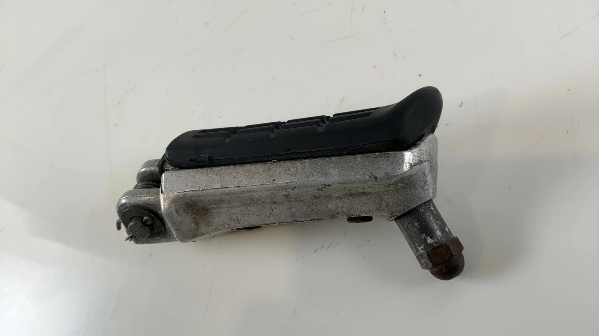 Honda NTV 650 Revere RC33 650cc Front Right Footrest 1988-1997 OEM 50612-MM5-000 - Image 5