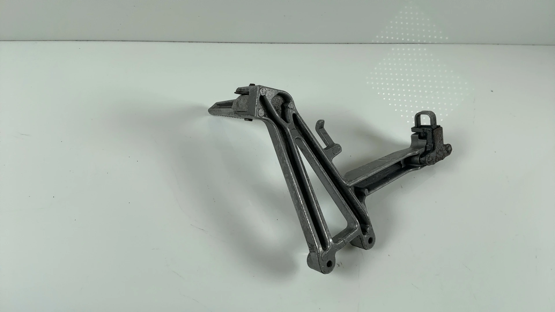 Honda CBR600F3 PC31 600cc Left Passenger Footrest Bracket 1995-98 50760-MV9-930 - Image 5