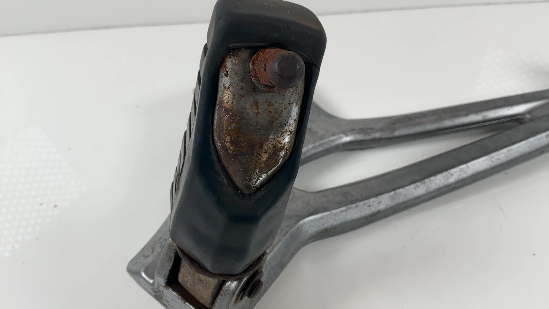 Kawasaki ER500 ER-5 500cc Left Rear Footrest Bracket 1998-2003 OEM 35011-1919-GD - Image 3