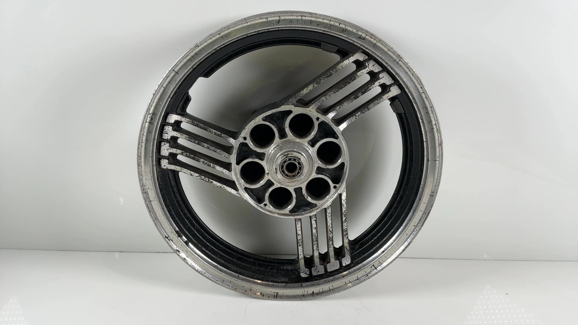 Yamaha Venture Royale XVZ1300 1300 Rear Wheel Rim 1986-1993 OEM 26H-25338-20-98 - Image 1