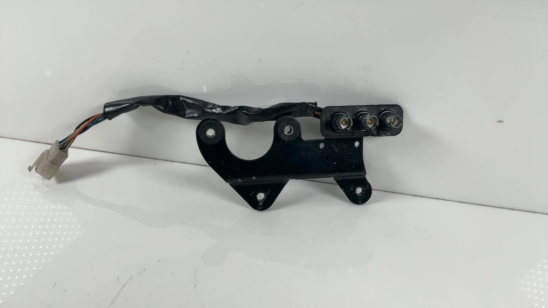 Honda Twinstar CM200T 200cc Speedometer Gauge Mount Bracket 1980-82 37211-465-00 - Image 1