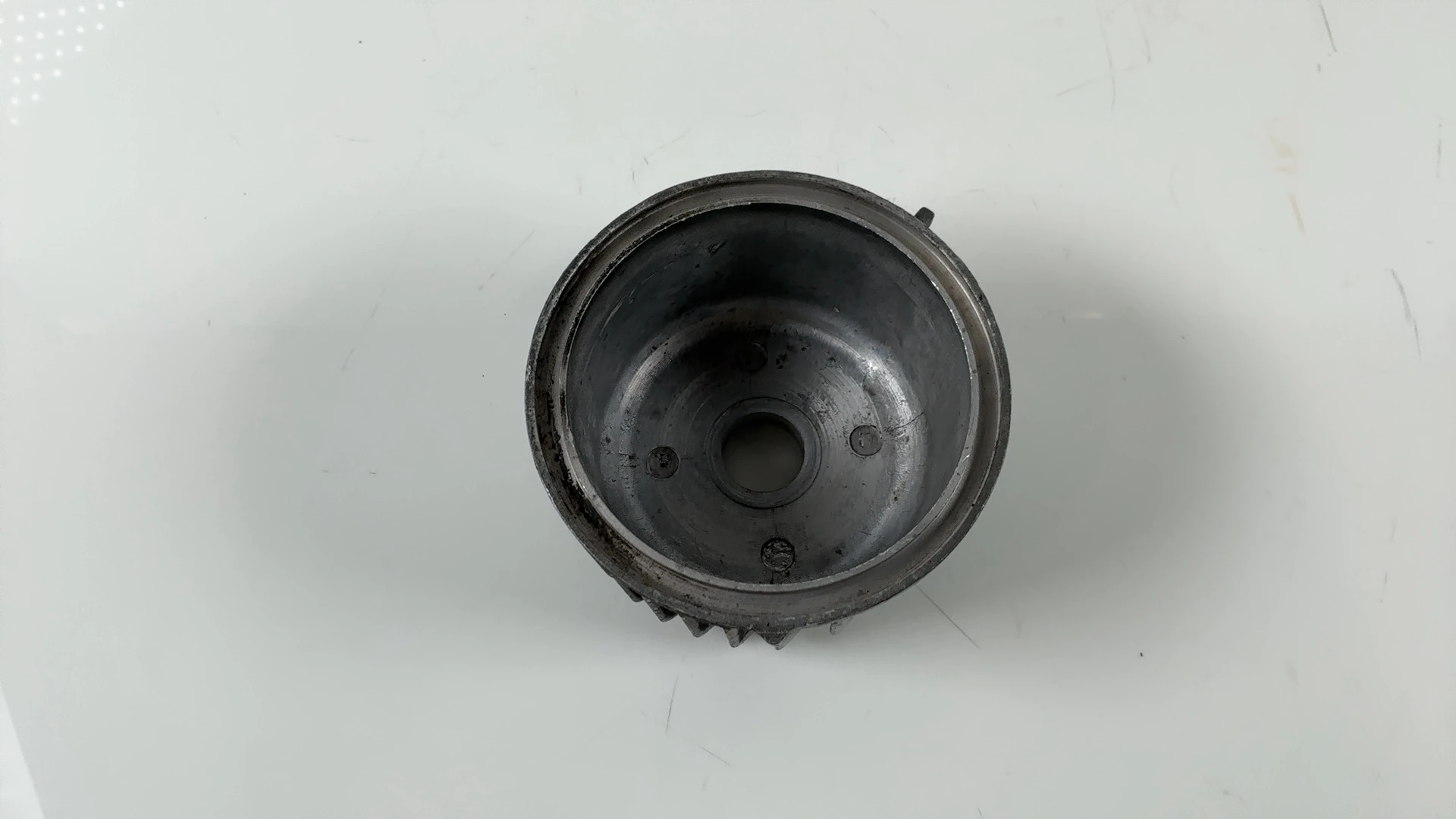 Yamaha Maxim XJ550 550CC Engine Oil Filter Cover 1981-1983 OEM 4G0-13447-00-00 - Image 4