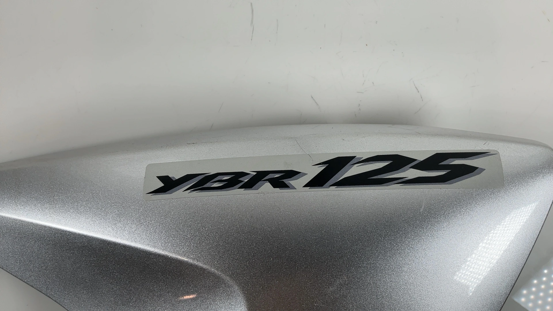 Yamaha YBR 125 51D 125cc Right Front Fuel Tank Cover 2010 2011 51D-W137X-00-P4 - Image 7