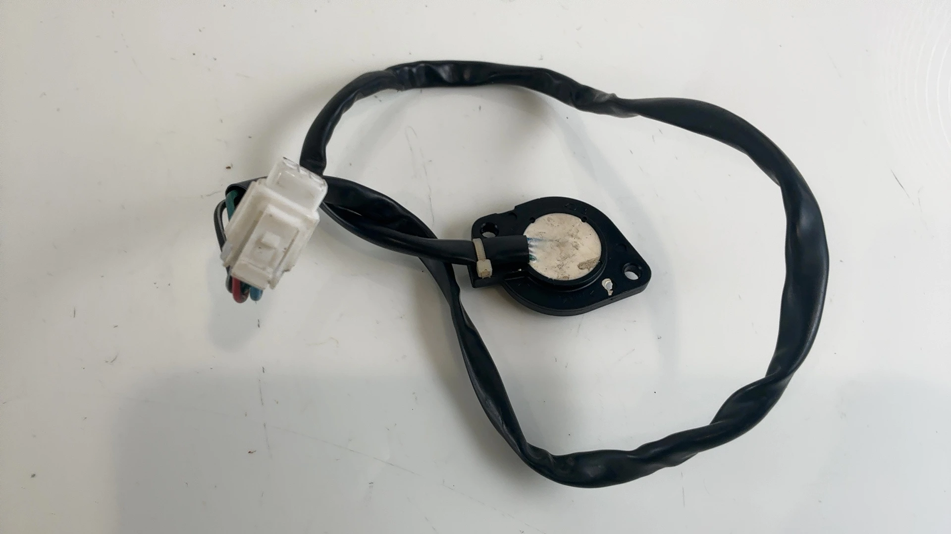 Suzuki Bandit GSF600 GSF 600 CC Neutral Switch Sensor 1996-2004 OEM 37720-20C10 - Image 2
