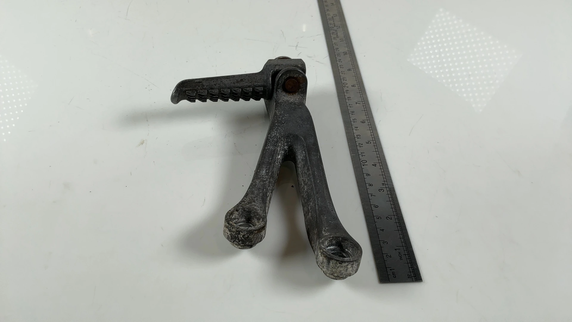 Kawasaki Ninja ZX-9R ZX900 Left Rear Footpeg Bracket 2000-2001 OEM 35011-1879-TX - Image 3