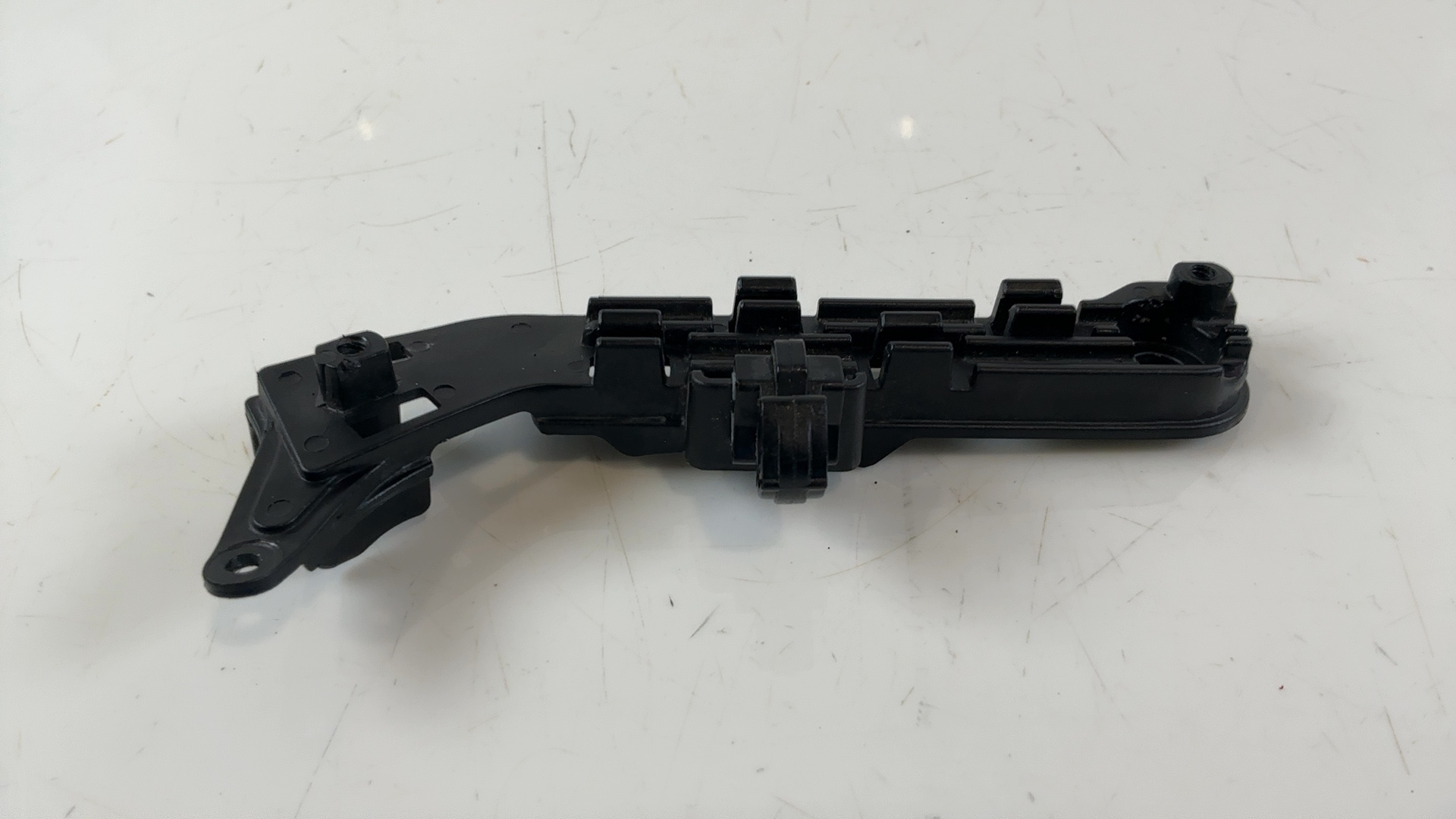Aprilia RS 660 Tuono 660 ABS Piping Guide Cover Bracket Plate 2020-2026 2B008679 - Image 5