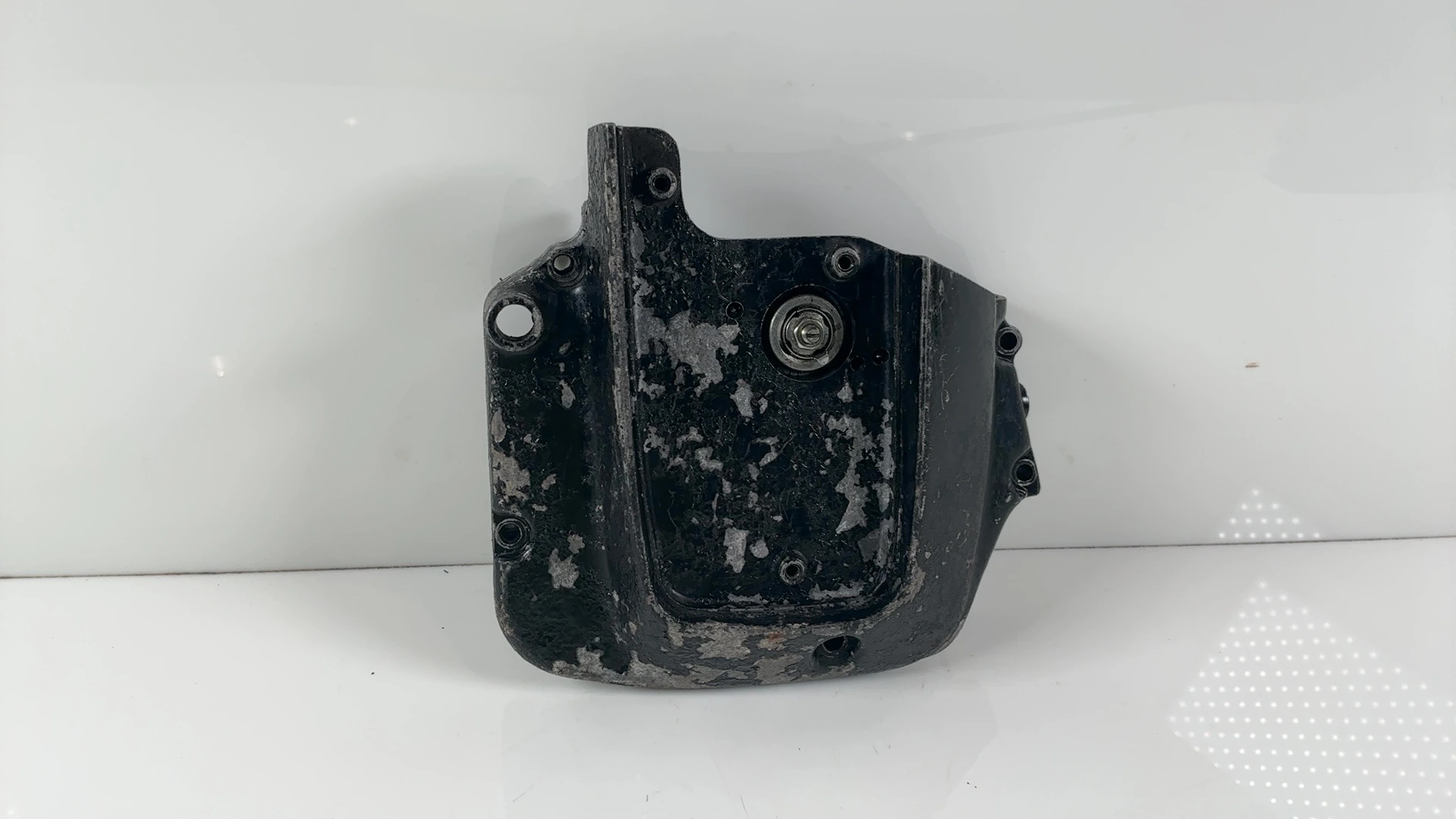 Suzuki GS700E GS700 700cc Engine Sprocket Cover 1985 OEM 11360-31301 - Image 1