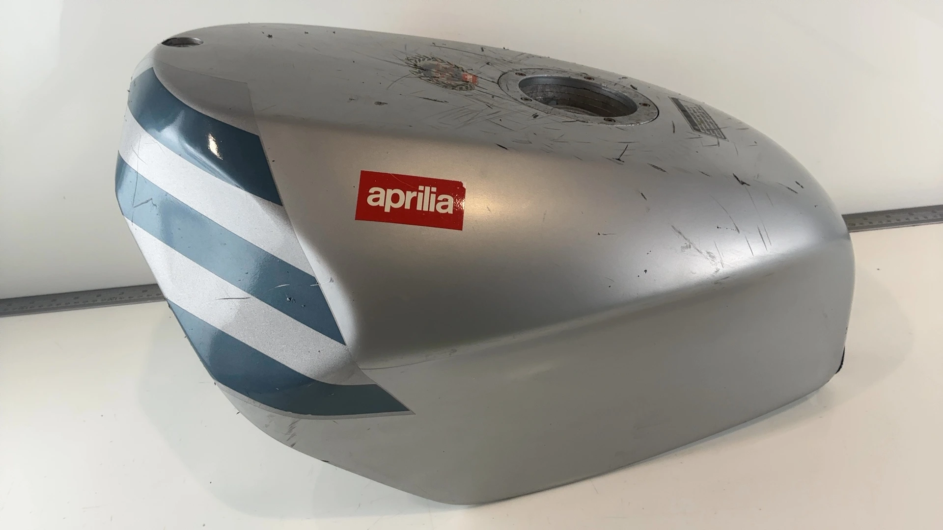 Aprilia RS 125 Extrema GS 125cc Fuel Tank Cover 1992-98 OEM AP8139071  DIS 9134 - Image 2