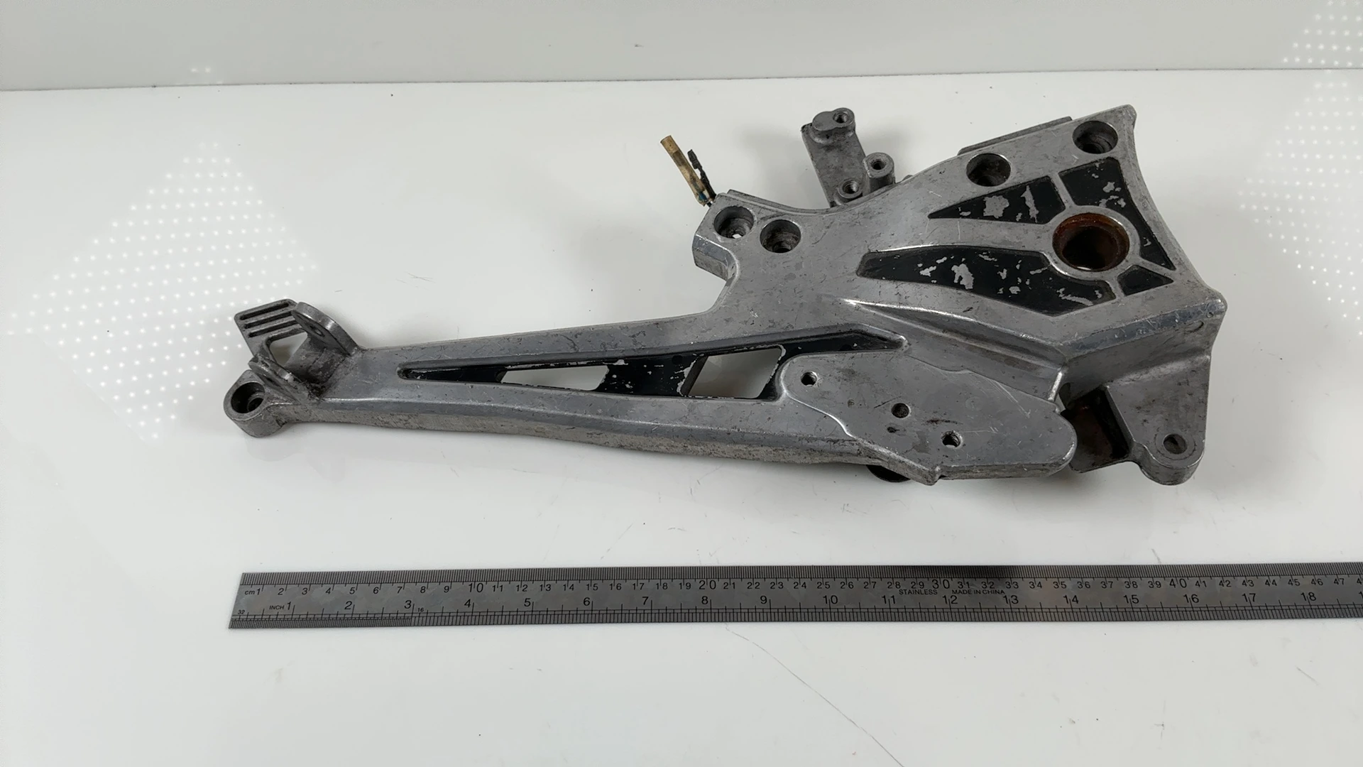Kawasaki Ninja GPZ900R ZX900A Front Right Foot Peg Bracket 1984-1990 35011-1210 - Image 1