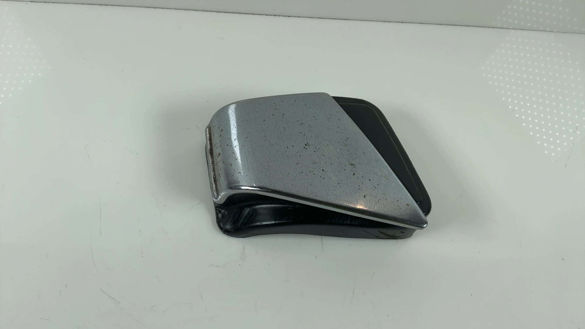 Suzuki GS750GL GS750 750cc Right Airbox Chrome Trim Cover 1980 1981 13831-49200 - Image 1