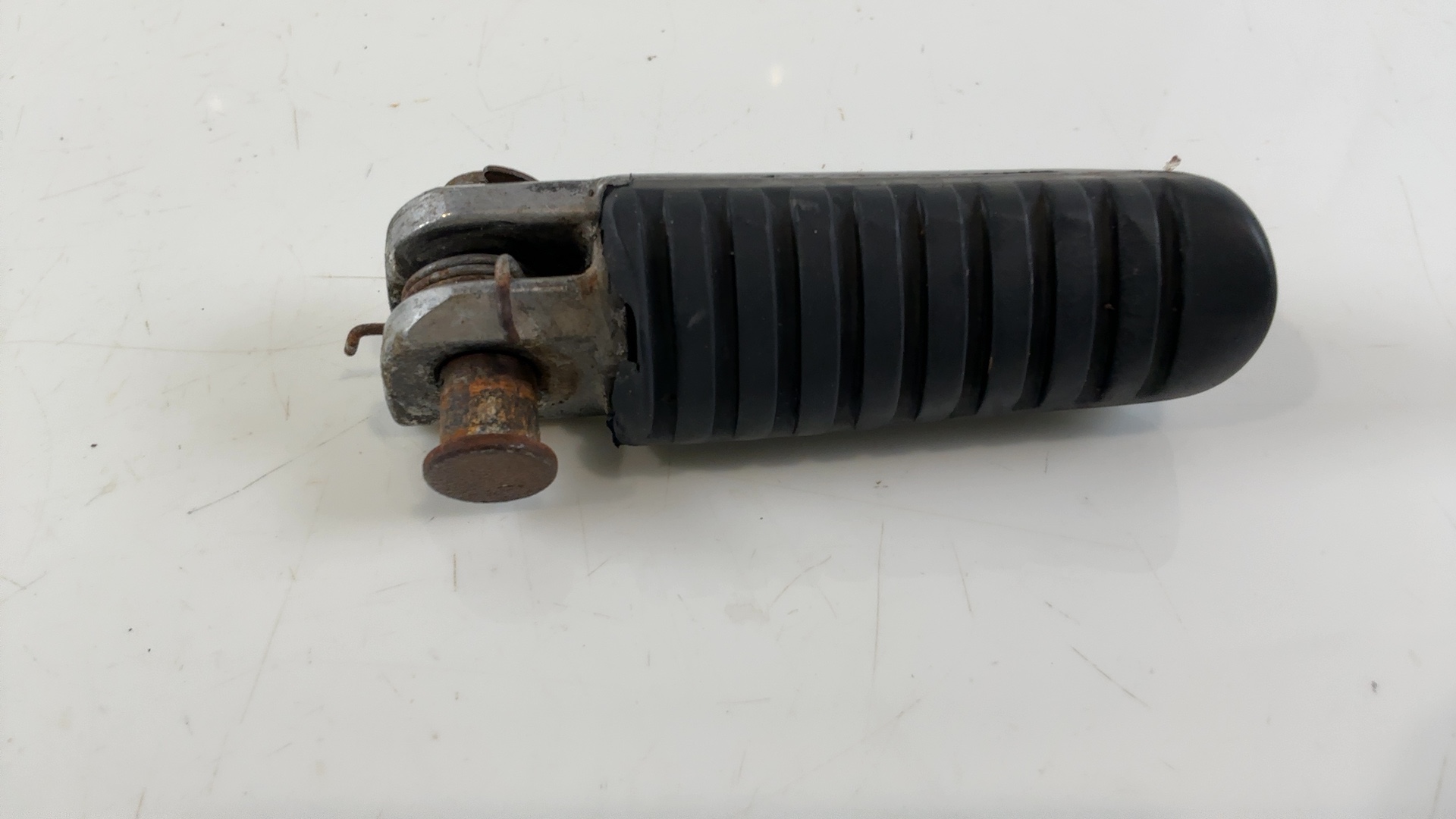 Kawasaki ZR7 ZR750 750cc Front Left Rider Footrest Peg 1999-2003 OEM 34028-1428 - Image 1