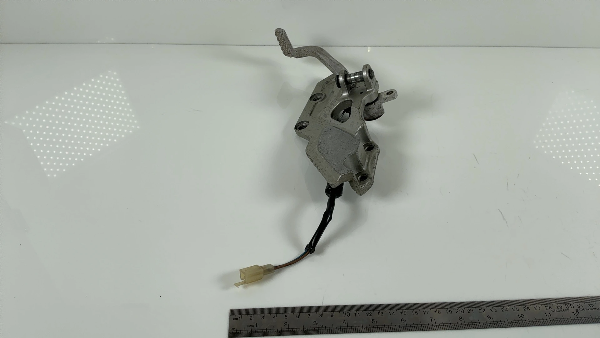 Kawasaki Ninja ZX11 ZX1100D Right Foot Peg Brake Bracket 1993-1998 35011-1636-VZ - Image 2