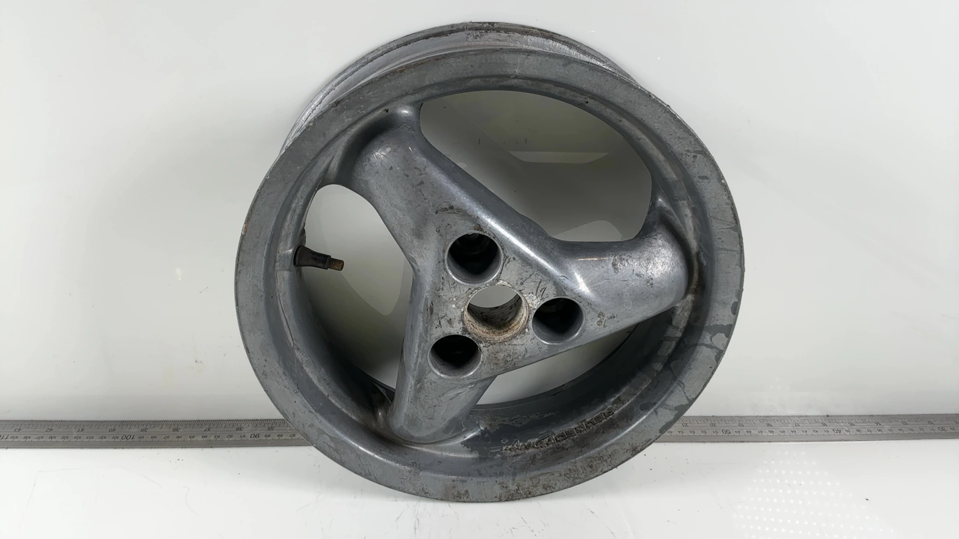Peugeot Speedfight 1 2 50cc Front Wheel Rim 1997-2008 OEM 771343 H2 DOT D