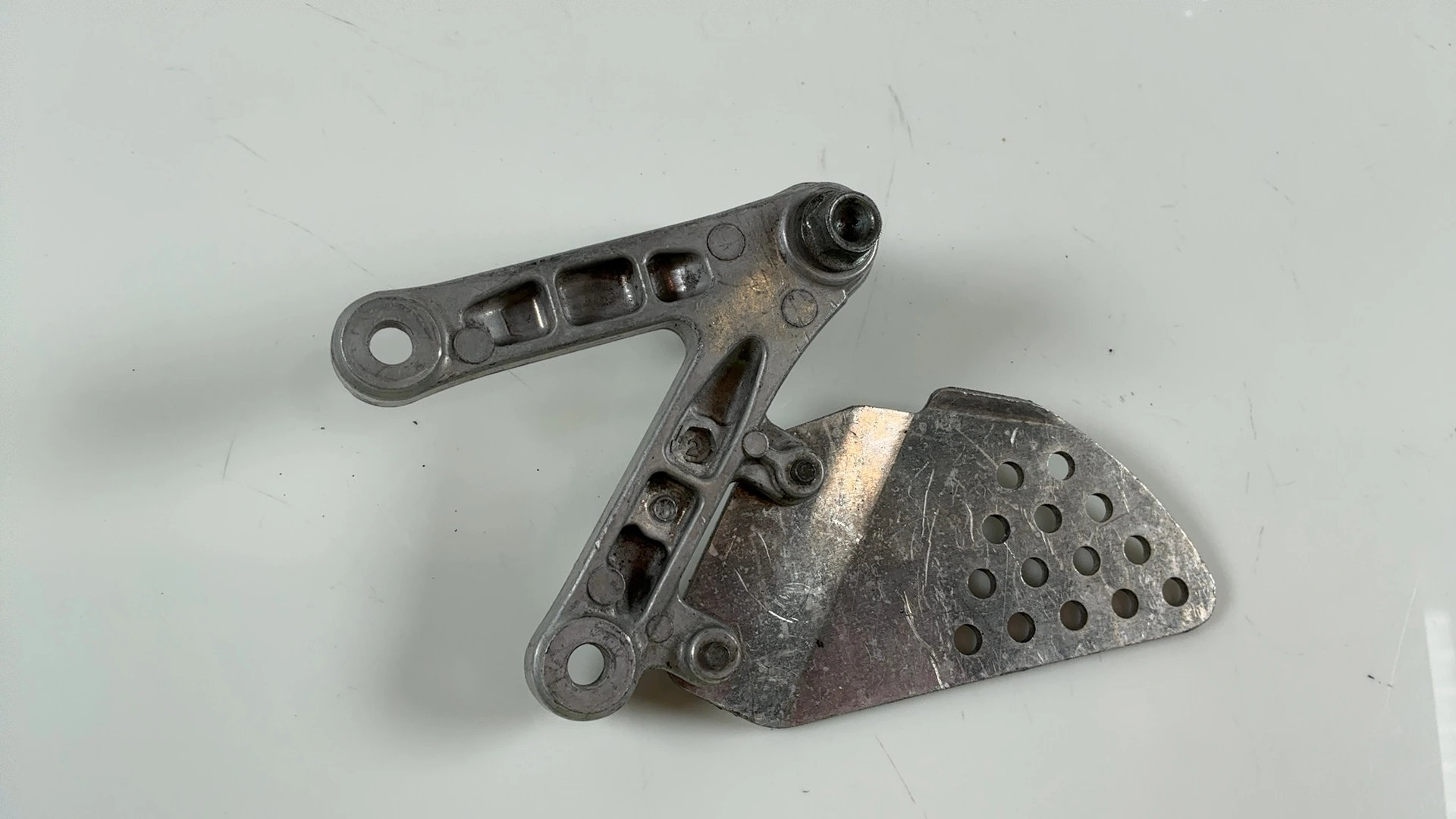 Honda CBR900RR SC33 919cc Left Rider Footrest Bracket 1996-97 OEM 50700-MV4-000 - Image 2