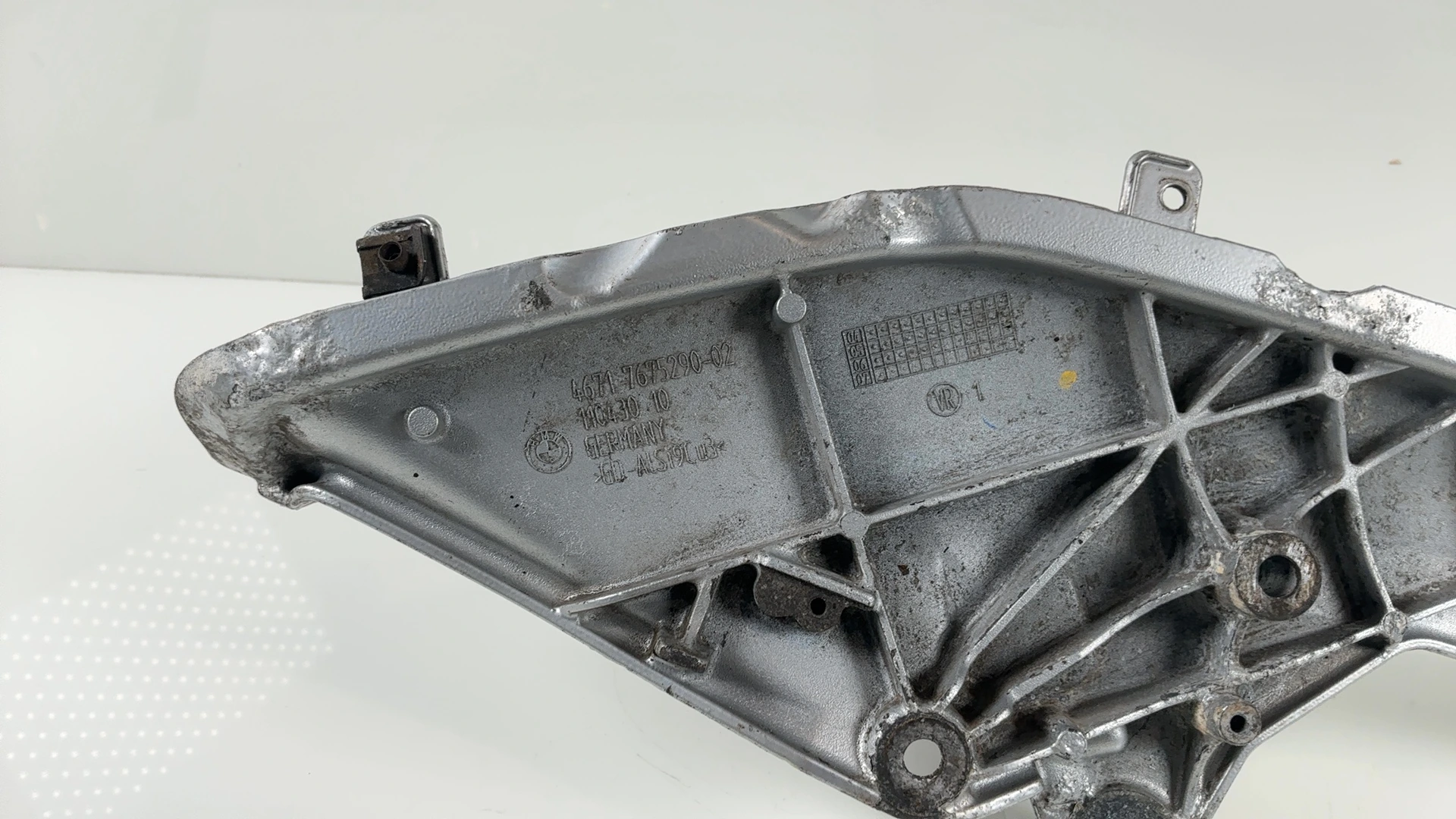 BMW R1200RT K26 1170cc Right Footrest Bracket Plate 2005-2014 OEM 46717675290 - Image 7