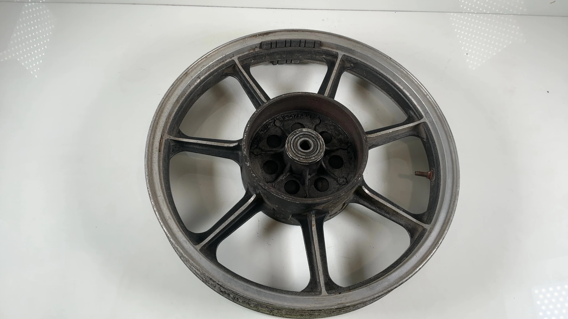 Kawasaki GT550 Z550G 550cc Rear Wheel Rim Mag 1982-1984 OEM 41073-1139-18 - Image 13