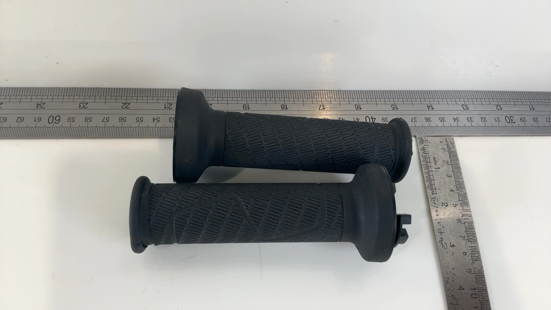 KTM Super Adventure 1290 890 790 CC Handlebar Grip 2017-2024 OEM 60702039100 - Image 2