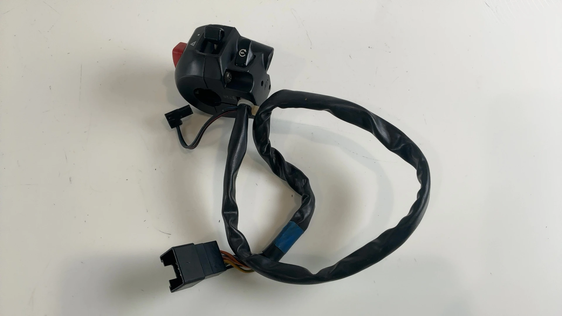 Suzuki Bandit GSF600 600cc Right Handlebar Switch 2000-2004 OEM 37200-27E31 - Image 2